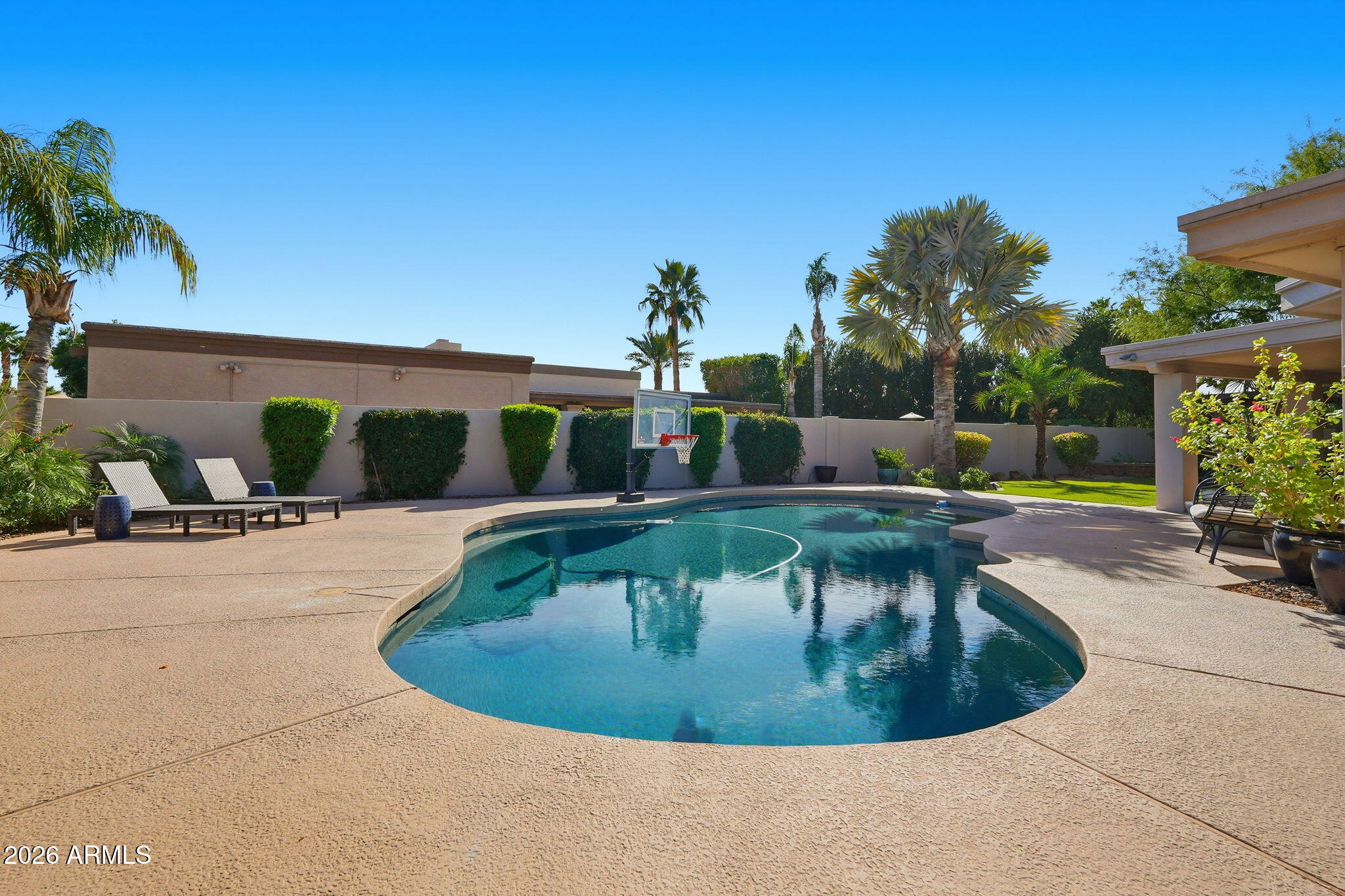 8121 E DEL PLOMO Drive