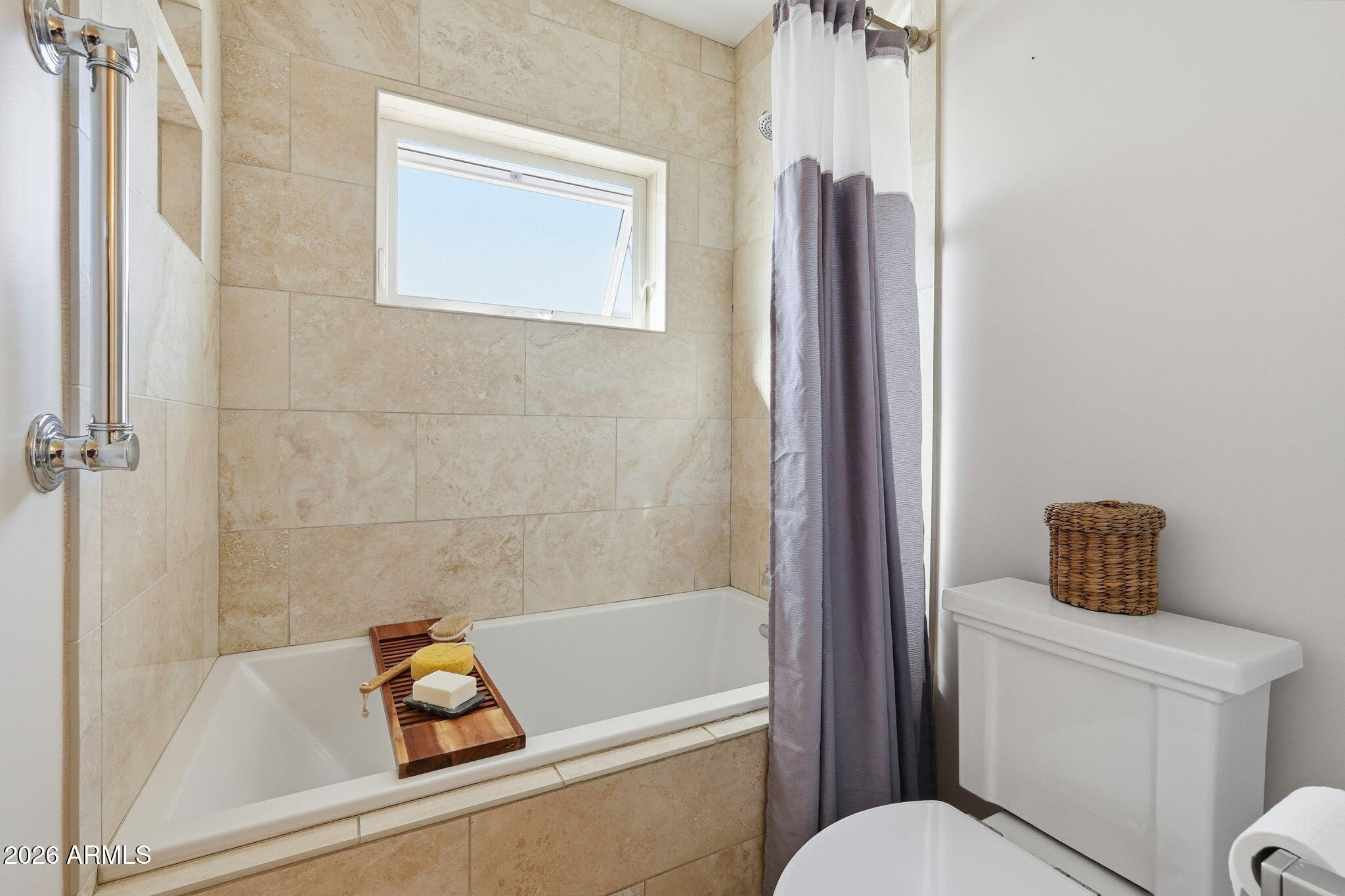 8121 E DEL PLOMO Drive