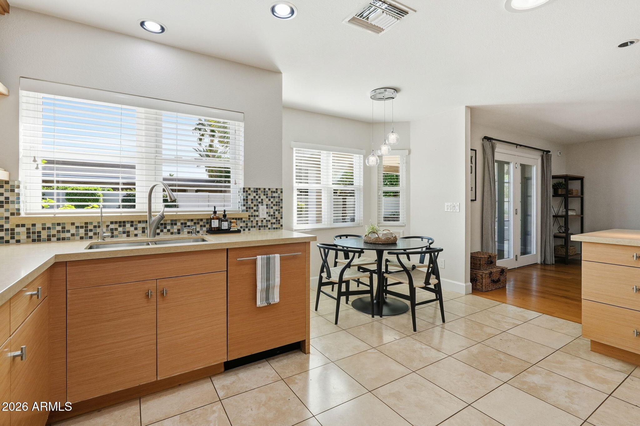 8121 E DEL PLOMO Drive