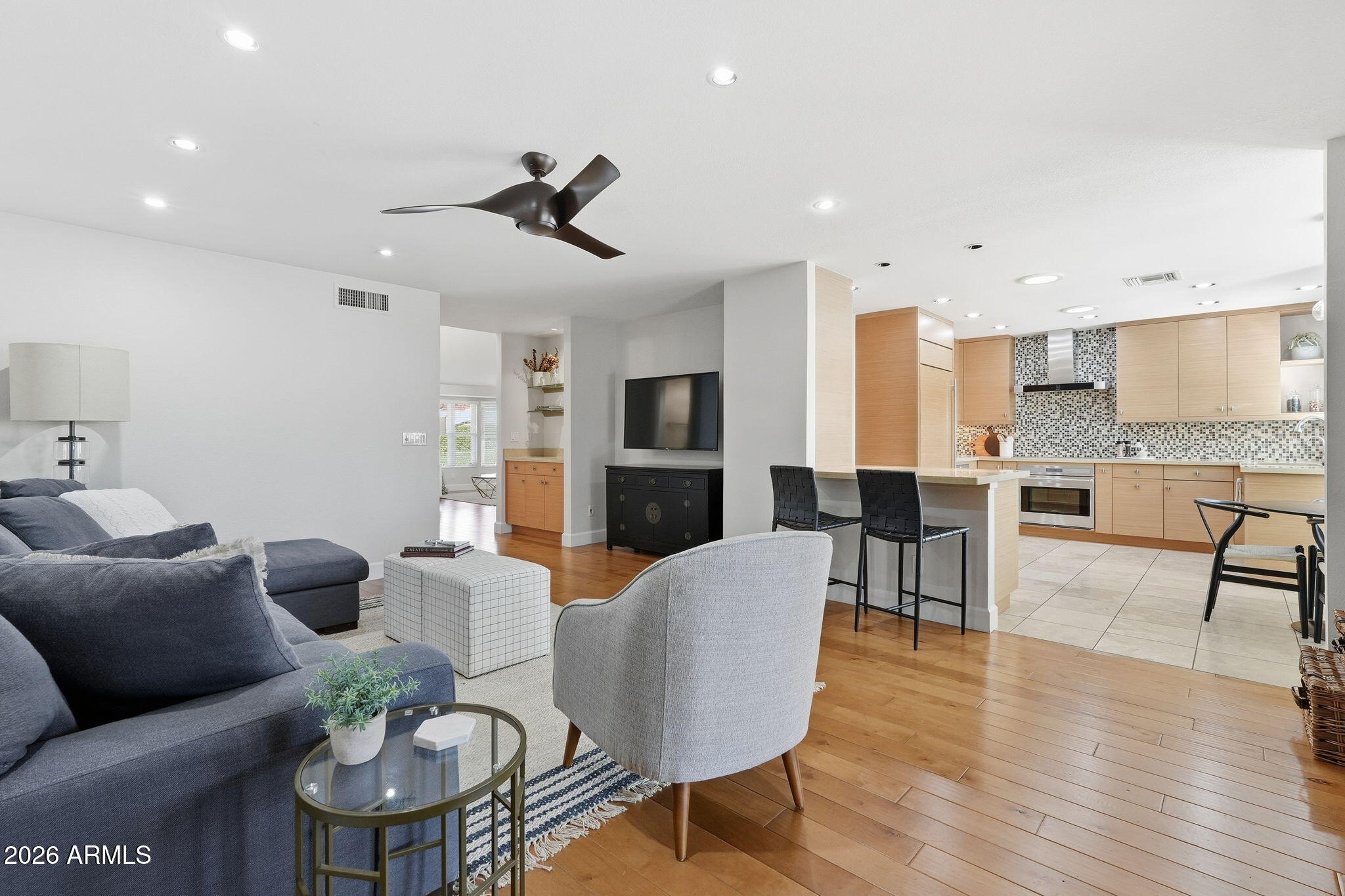 8121 E DEL PLOMO Drive