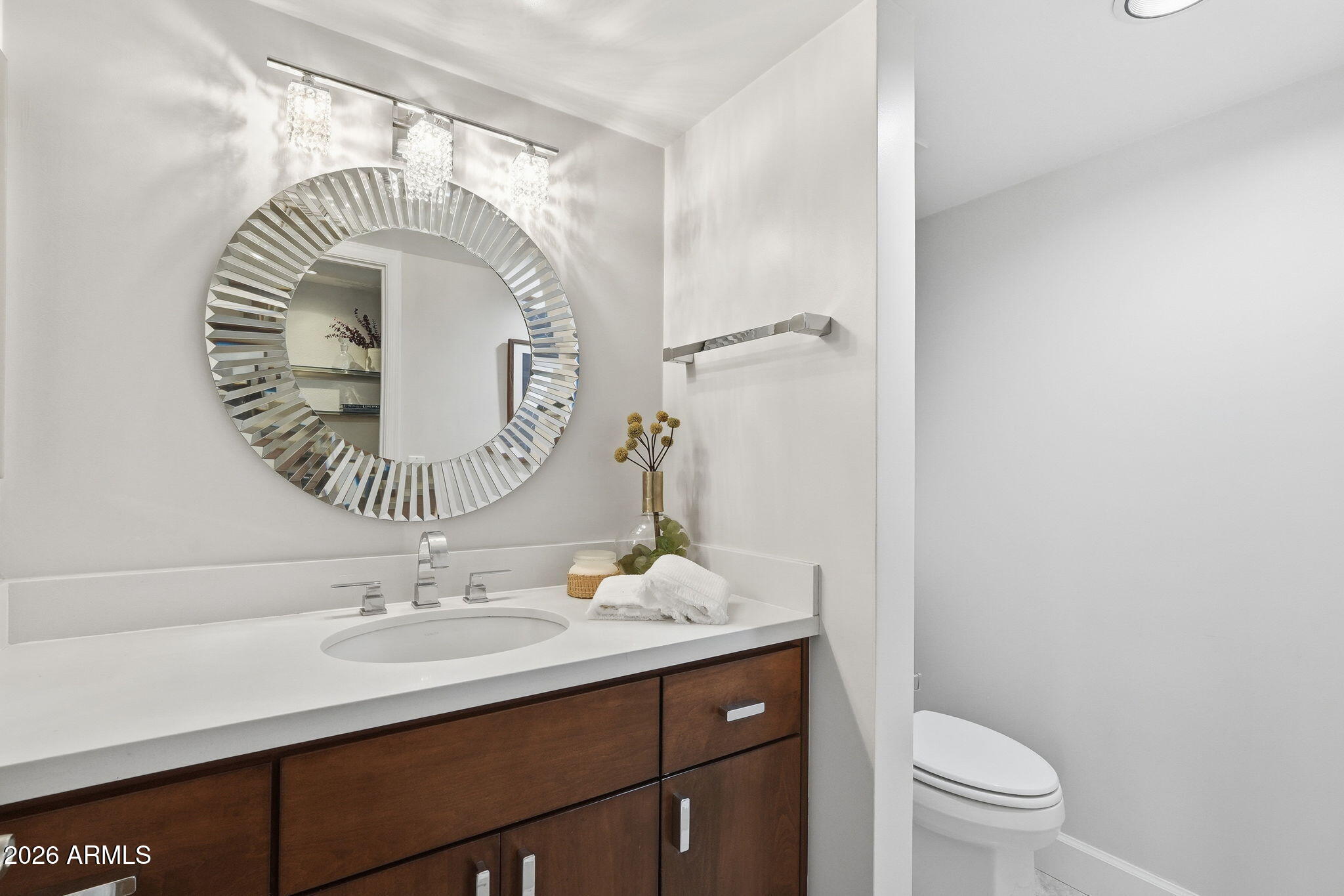 8121 E DEL PLOMO Drive