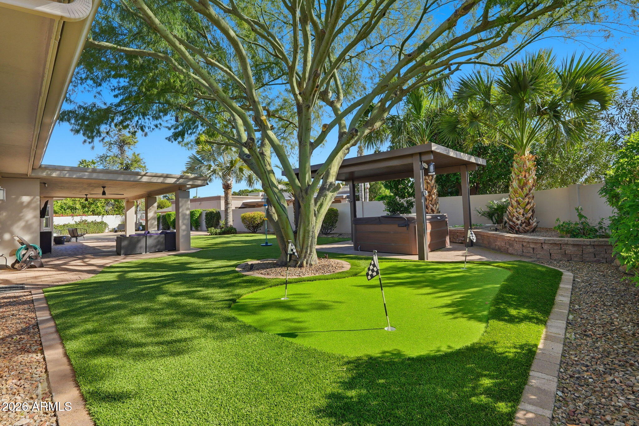 8121 E DEL PLOMO Drive