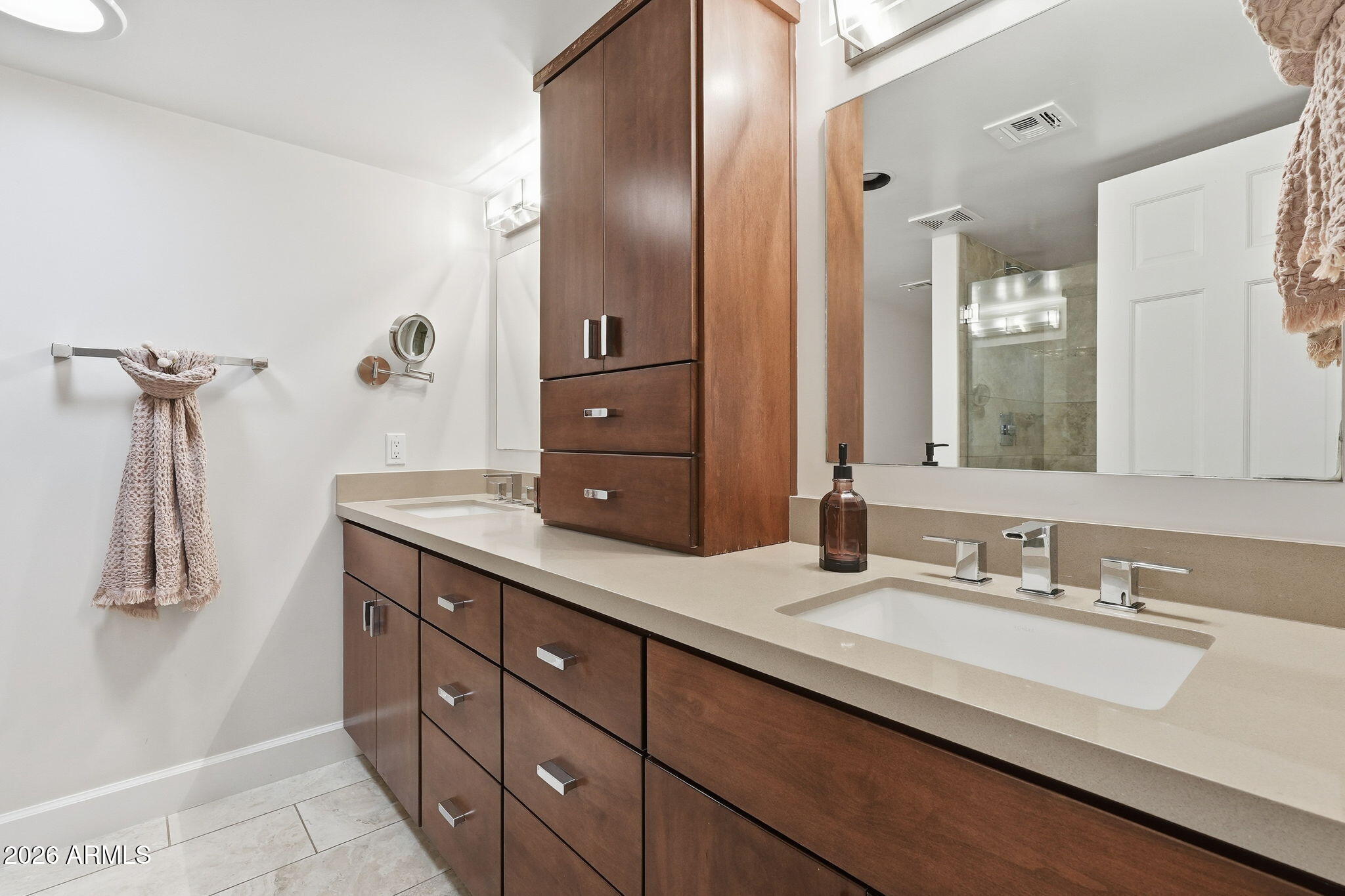 8121 E DEL PLOMO Drive