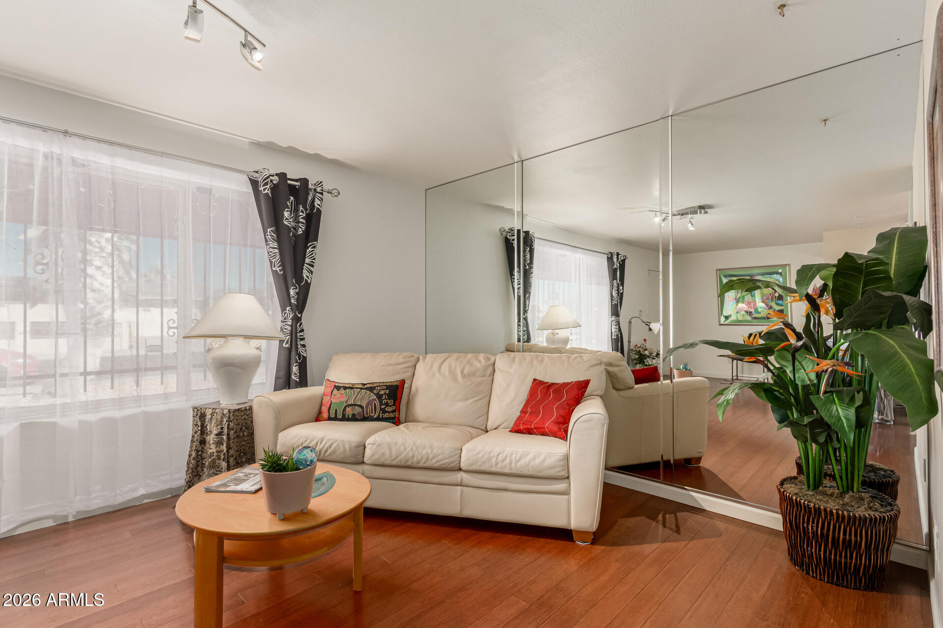 5301 W VERNON Avenue