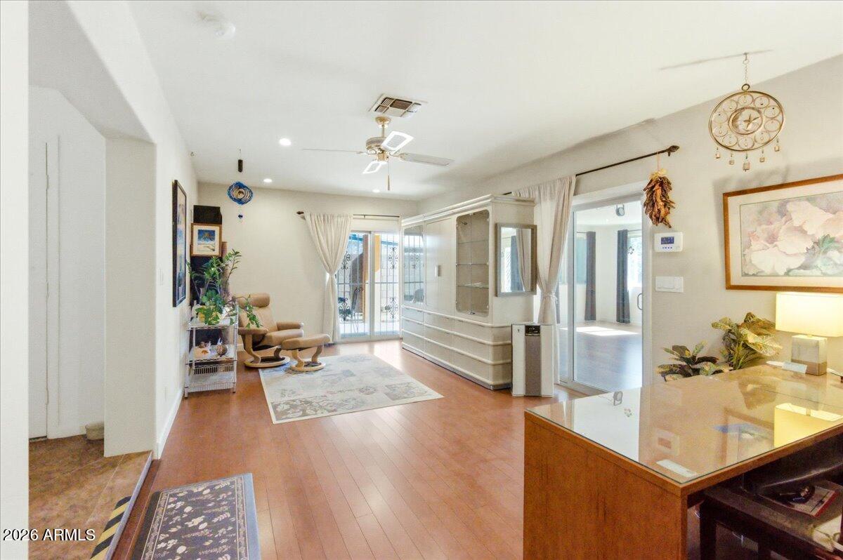 5301 W VERNON Avenue