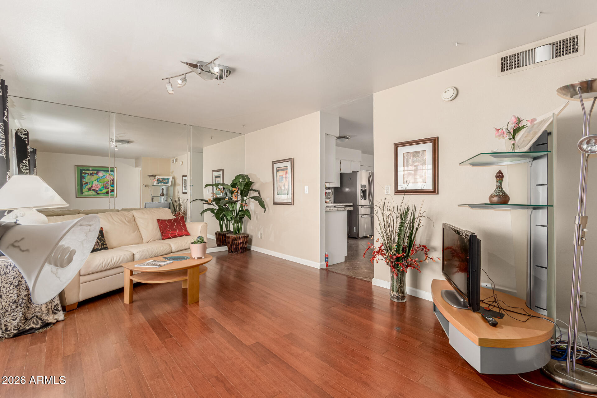 5301 W VERNON Avenue