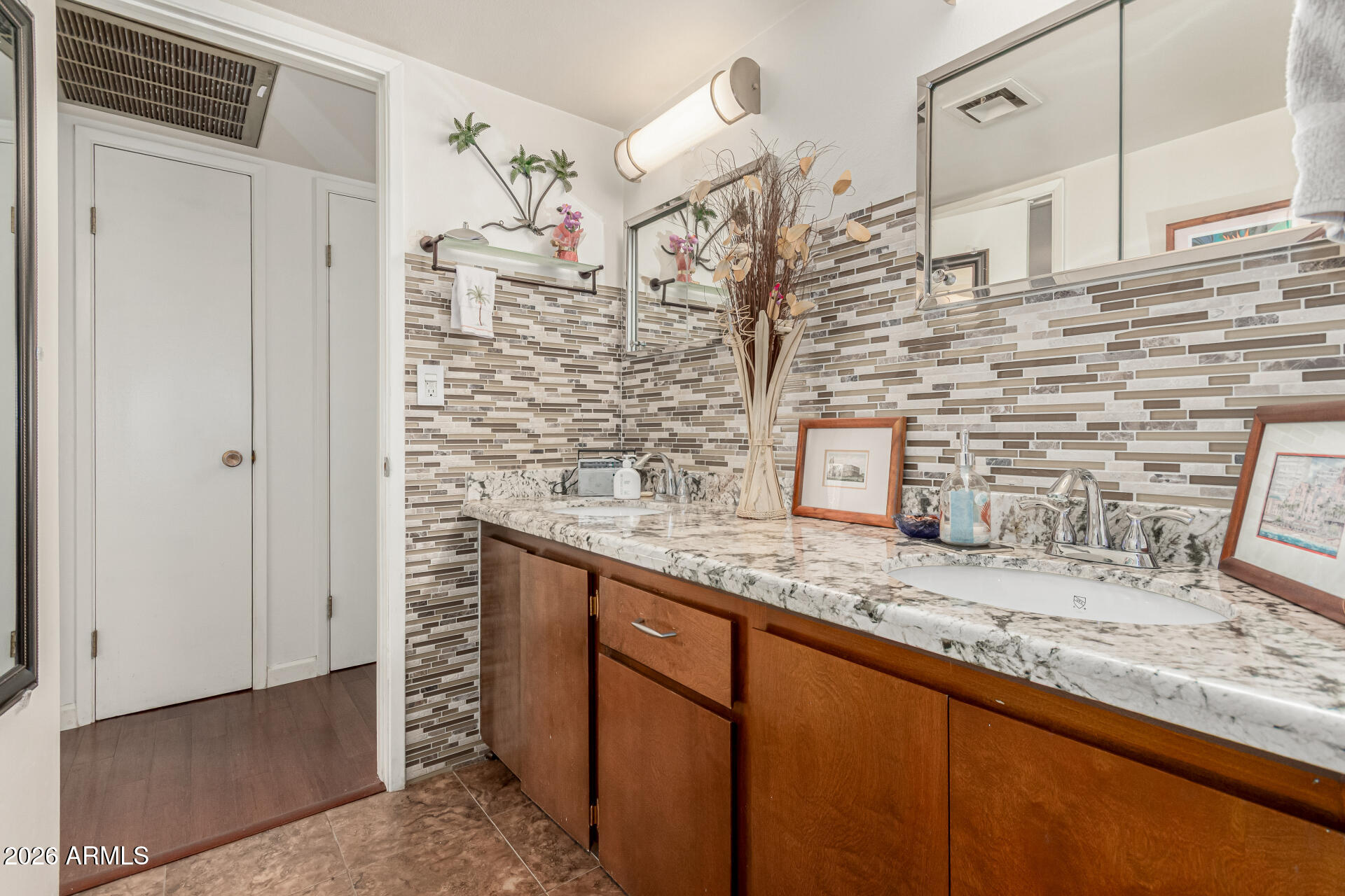 5301 W VERNON Avenue