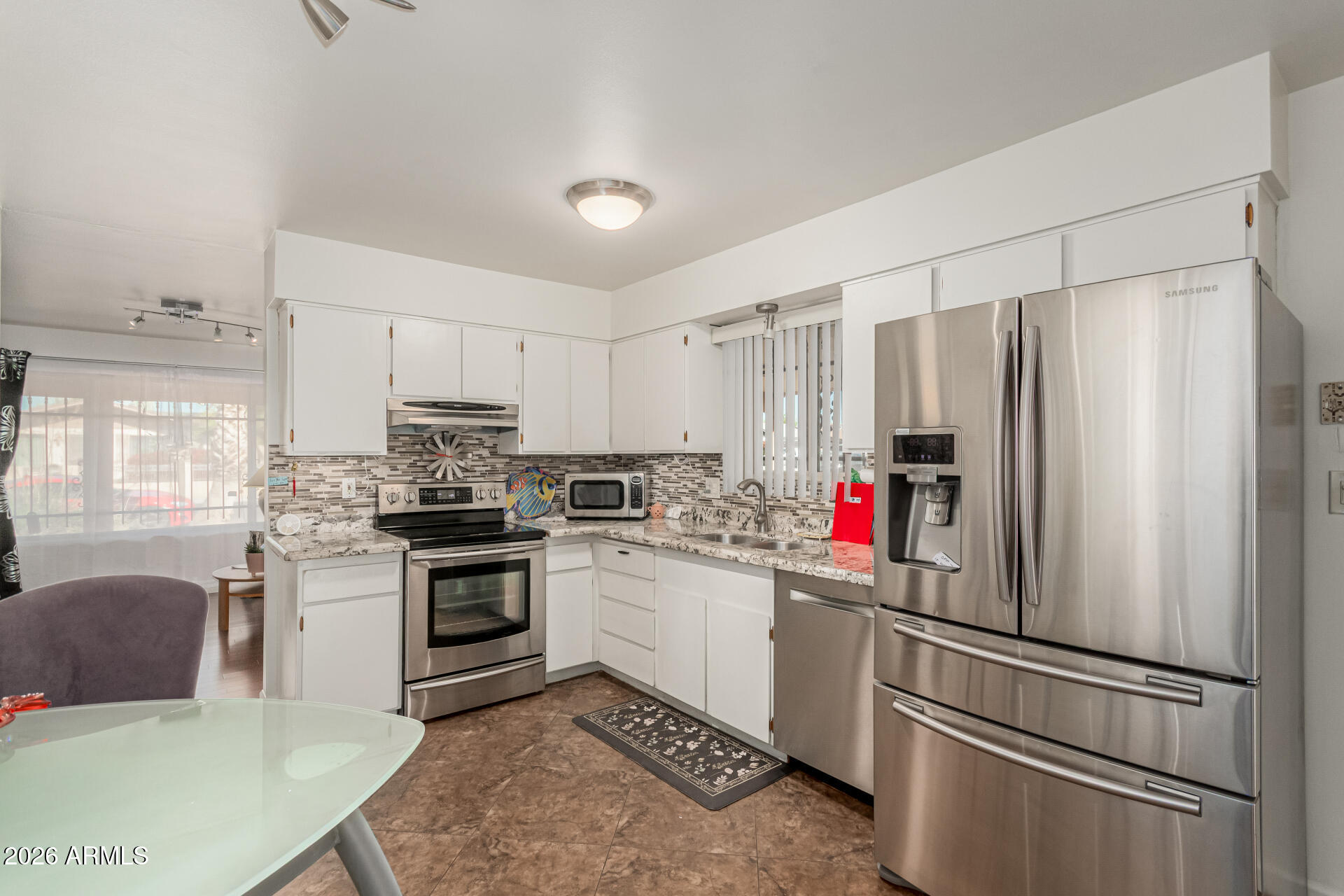 5301 W VERNON Avenue