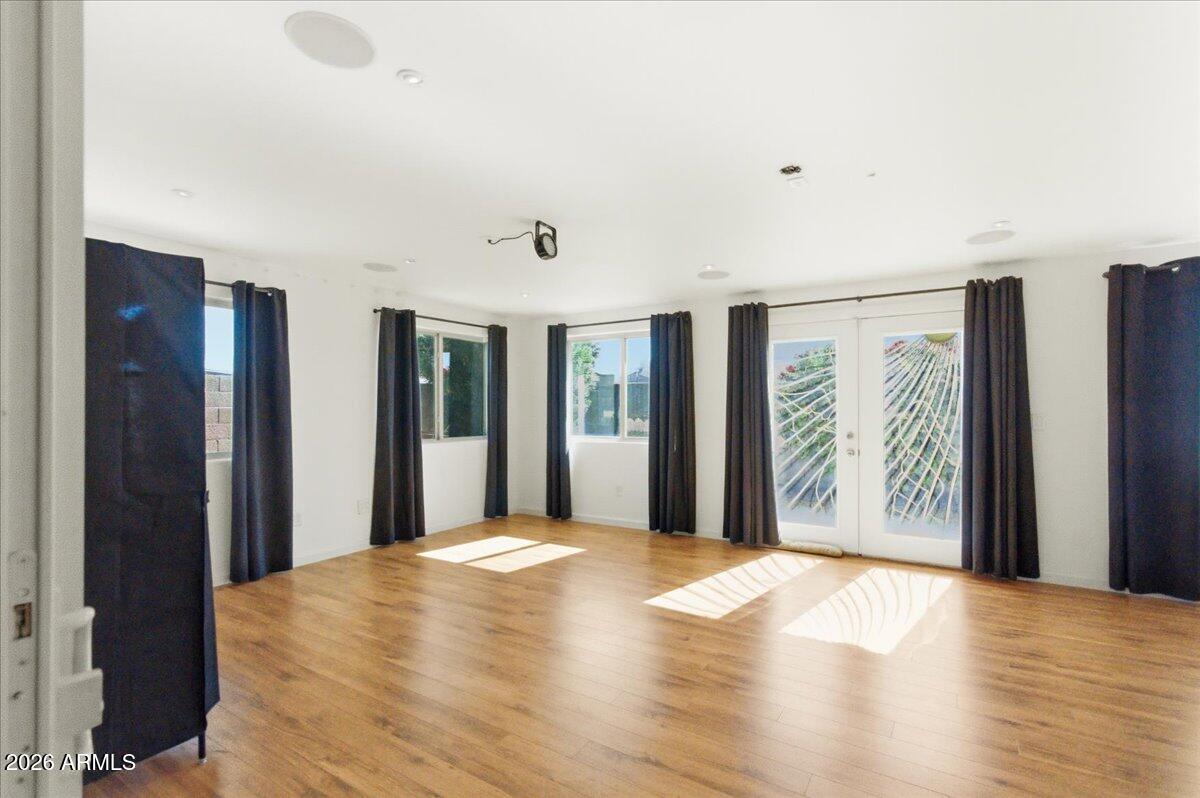 5301 W VERNON Avenue