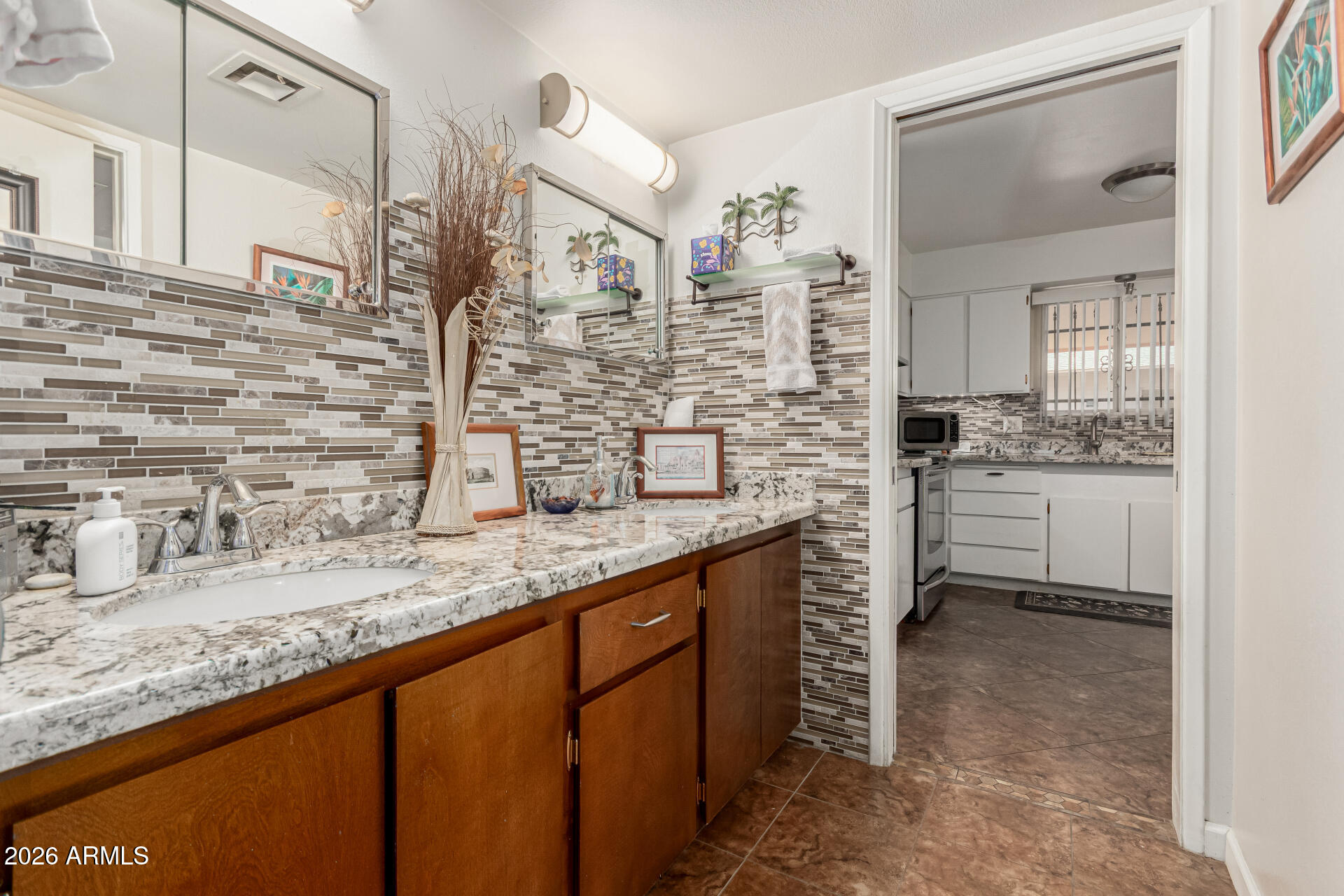 5301 W VERNON Avenue