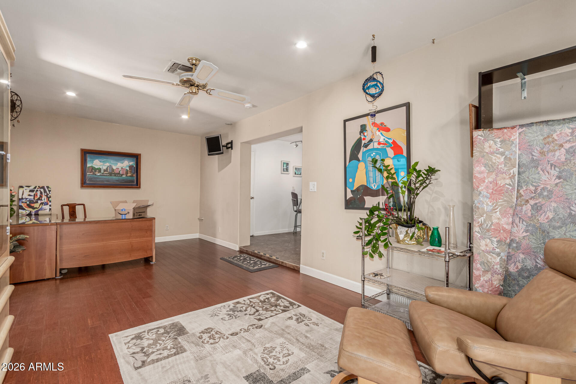 5301 W VERNON Avenue