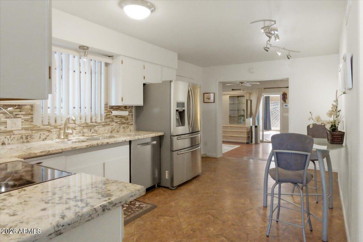 5301 W VERNON Avenue