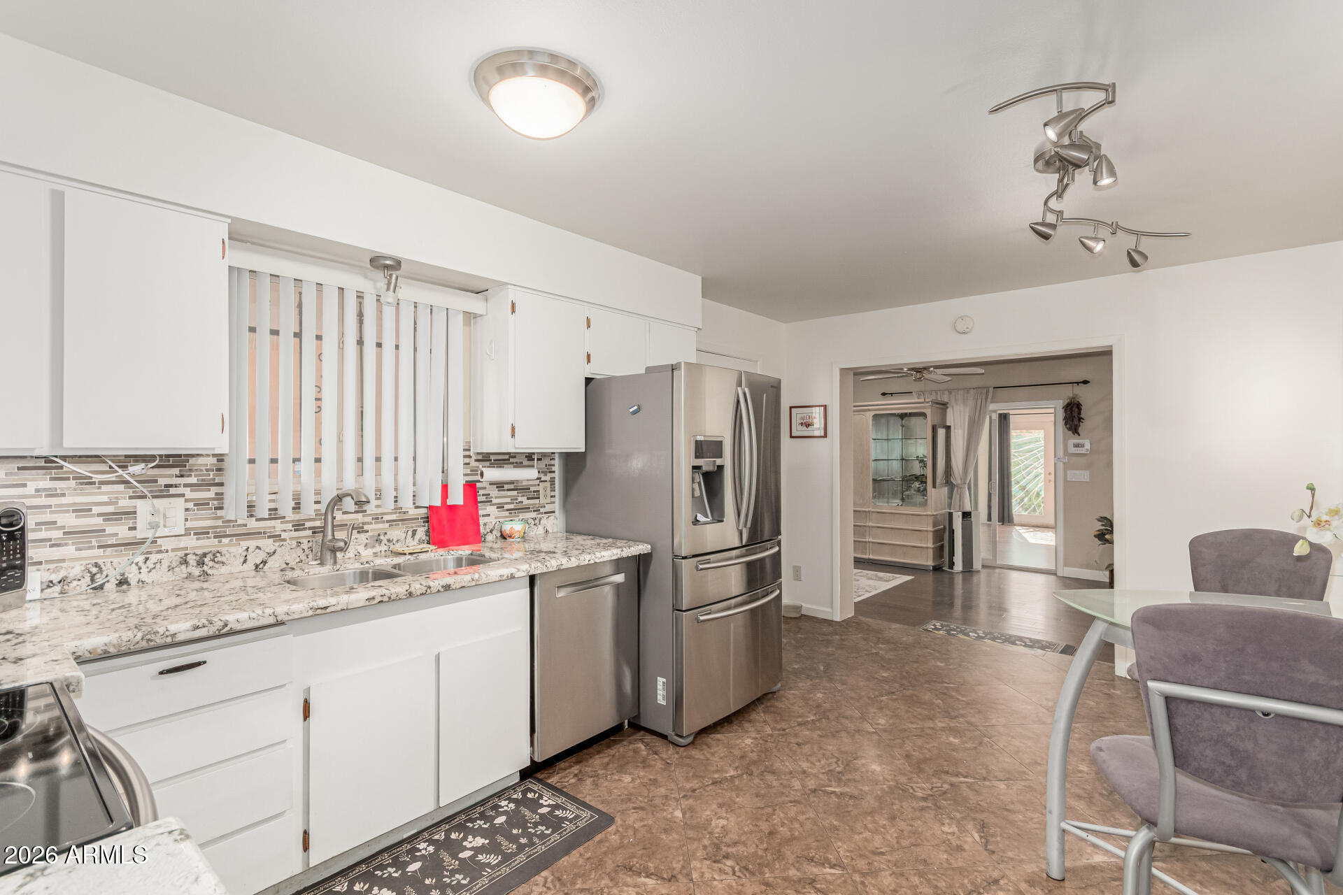 5301 W VERNON Avenue