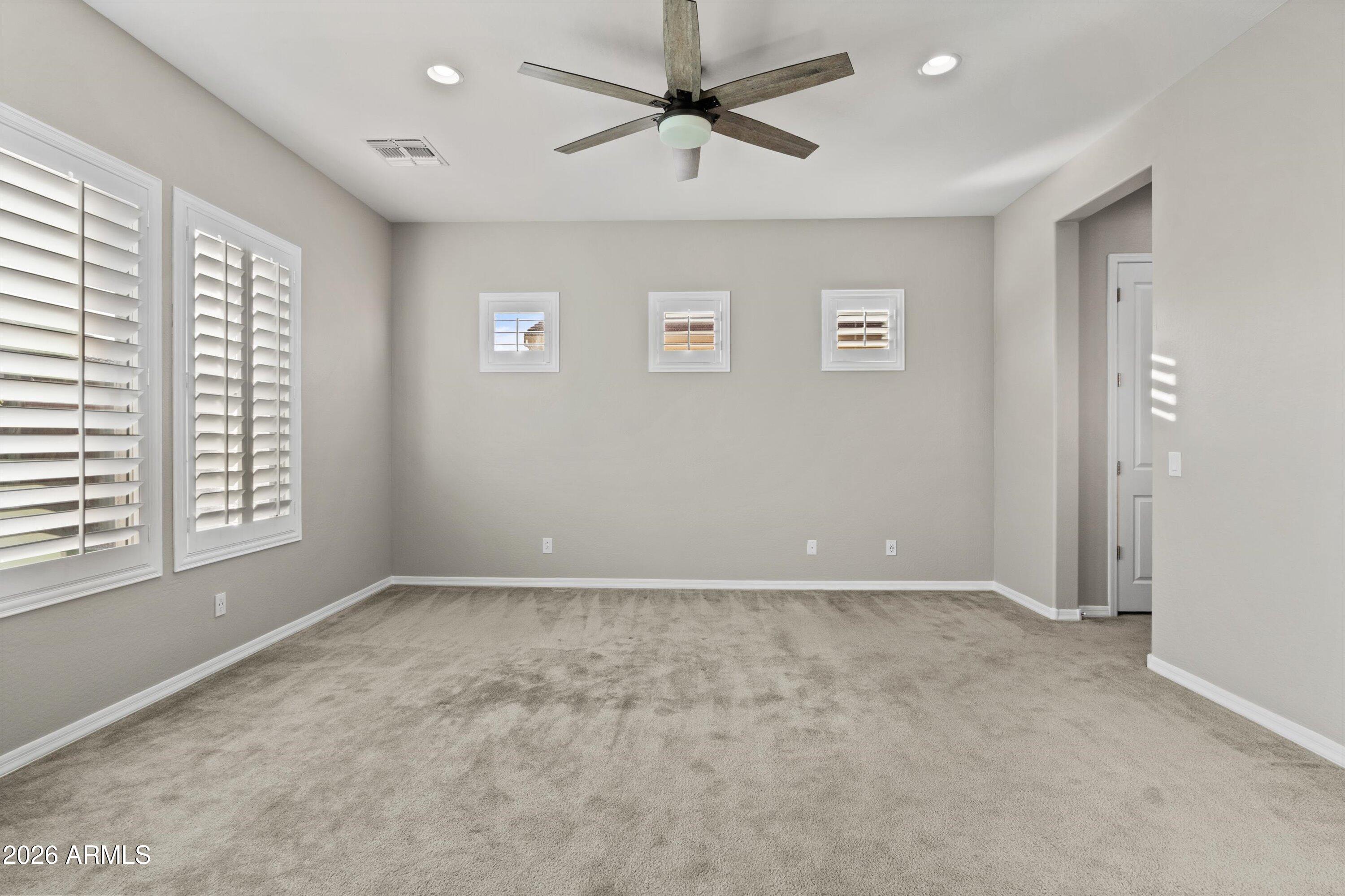 1073 E Holland Park Drive