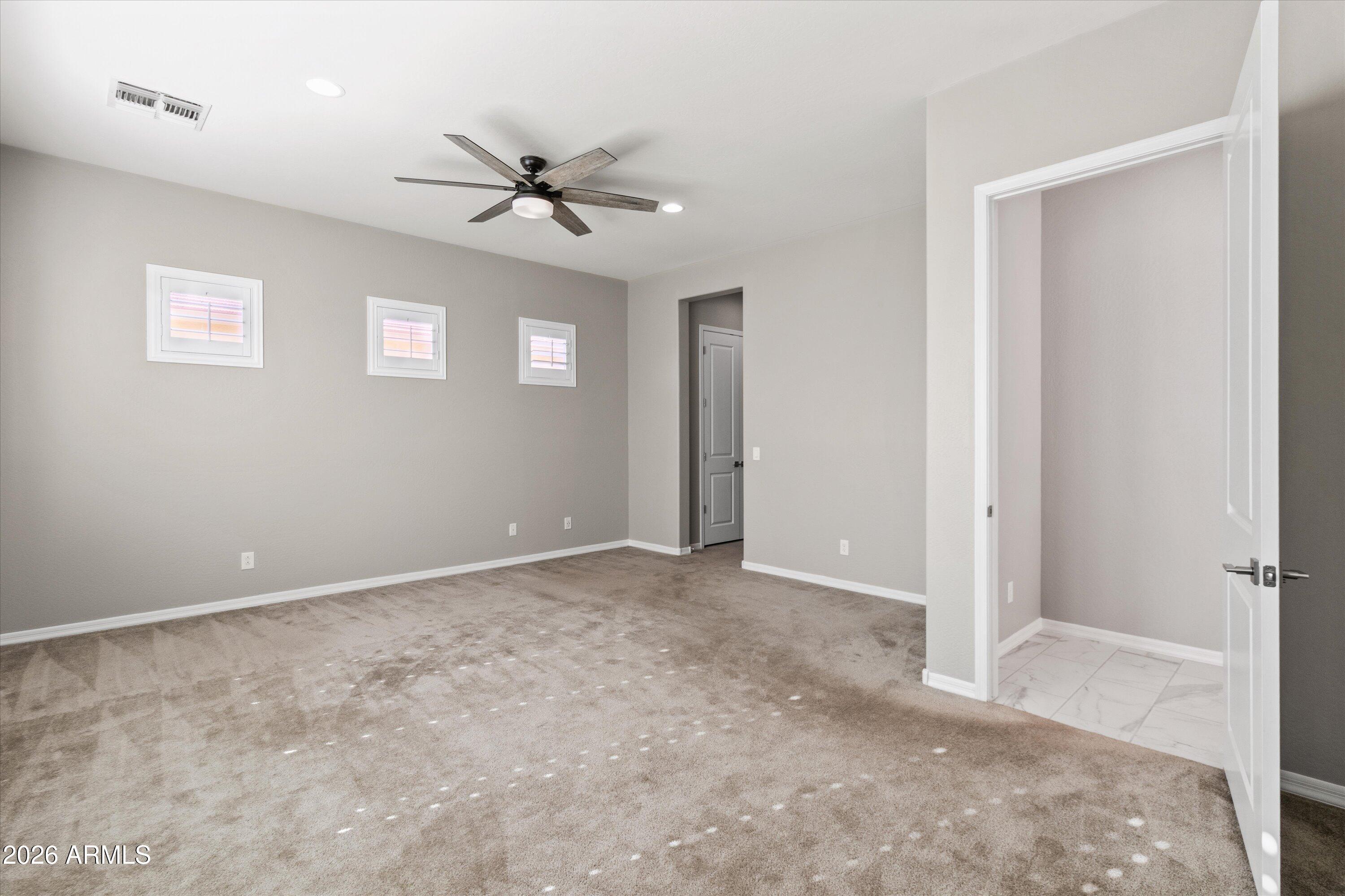 1073 E Holland Park Drive