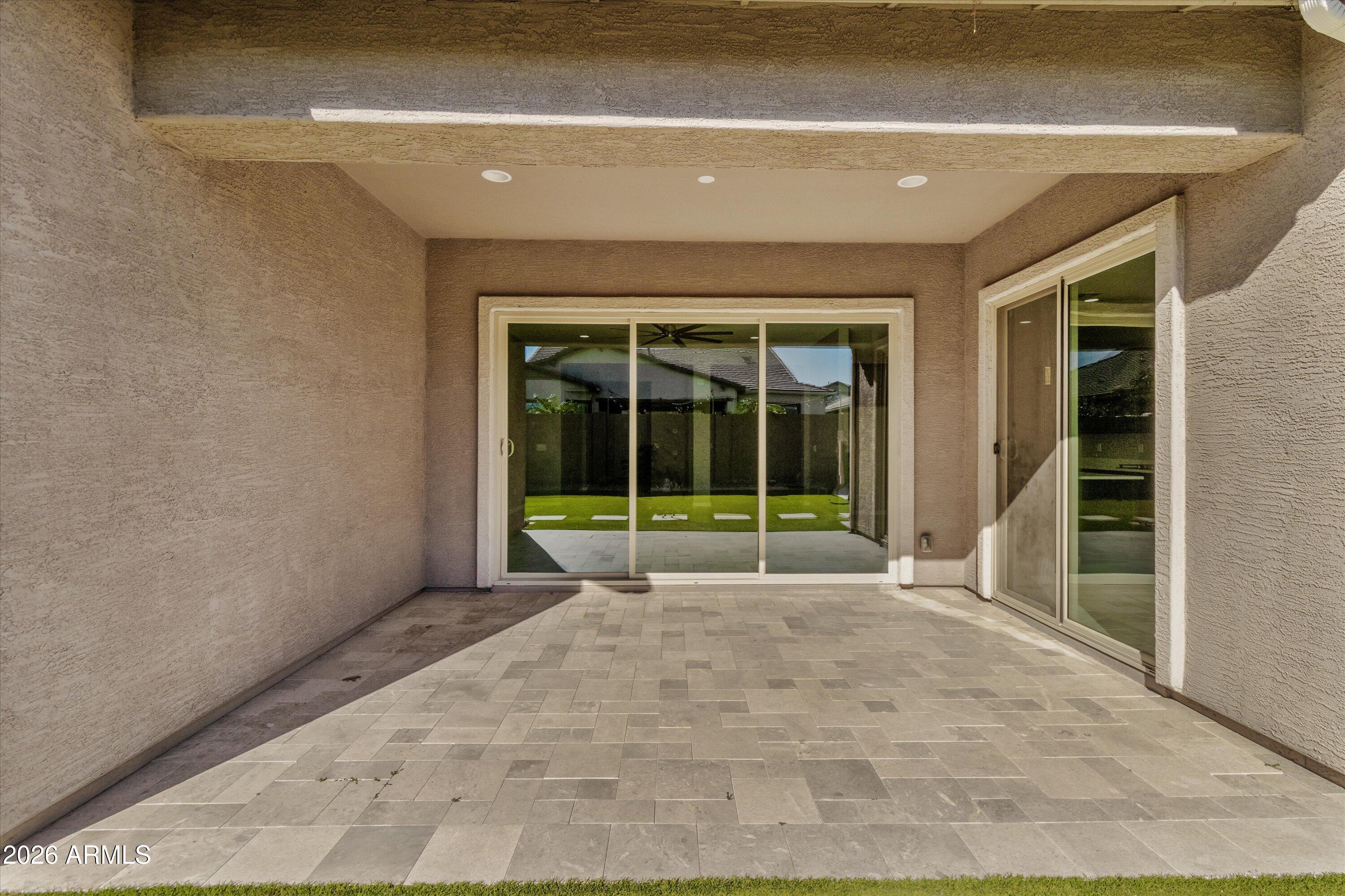 1073 E Holland Park Drive