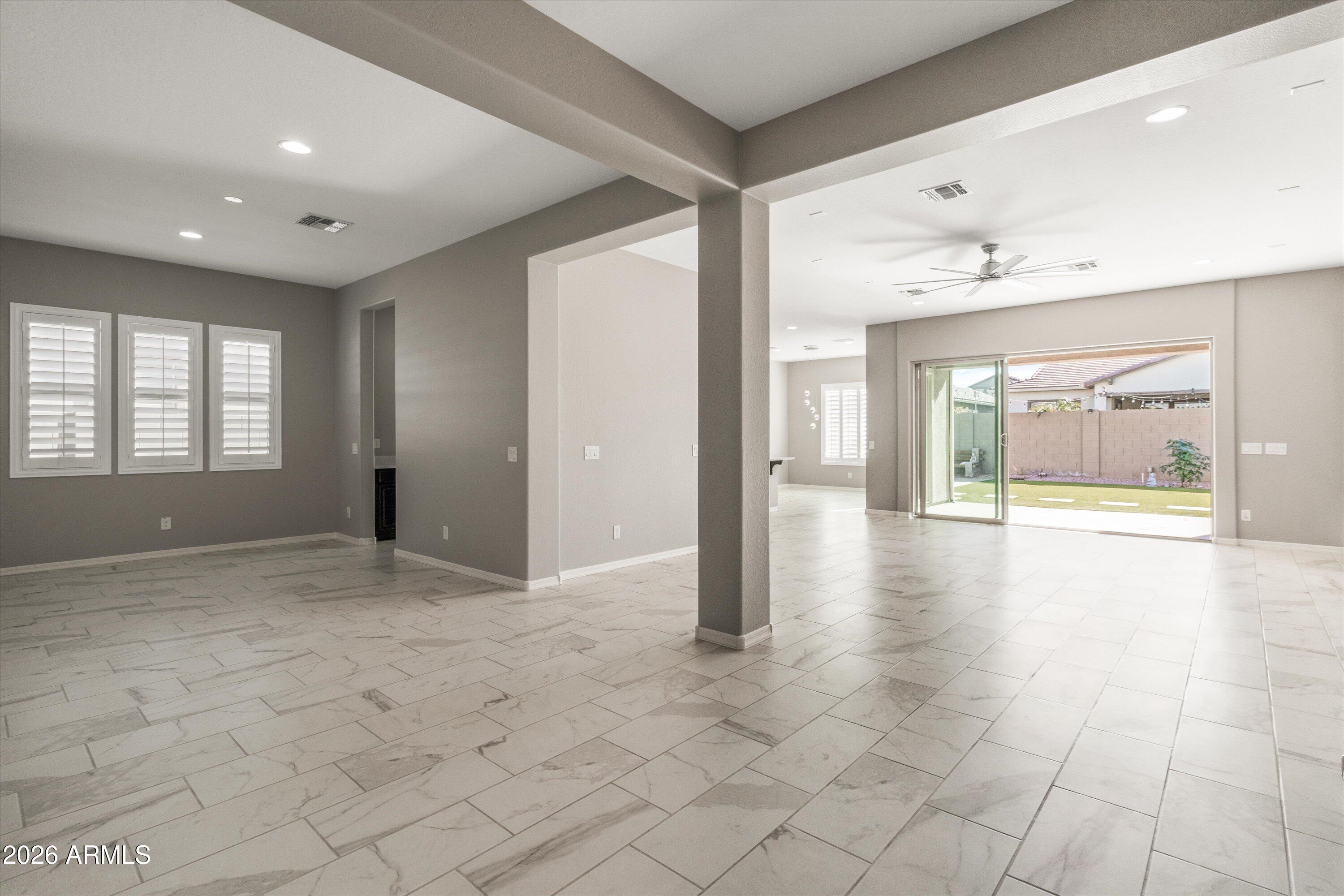 1073 E Holland Park Drive