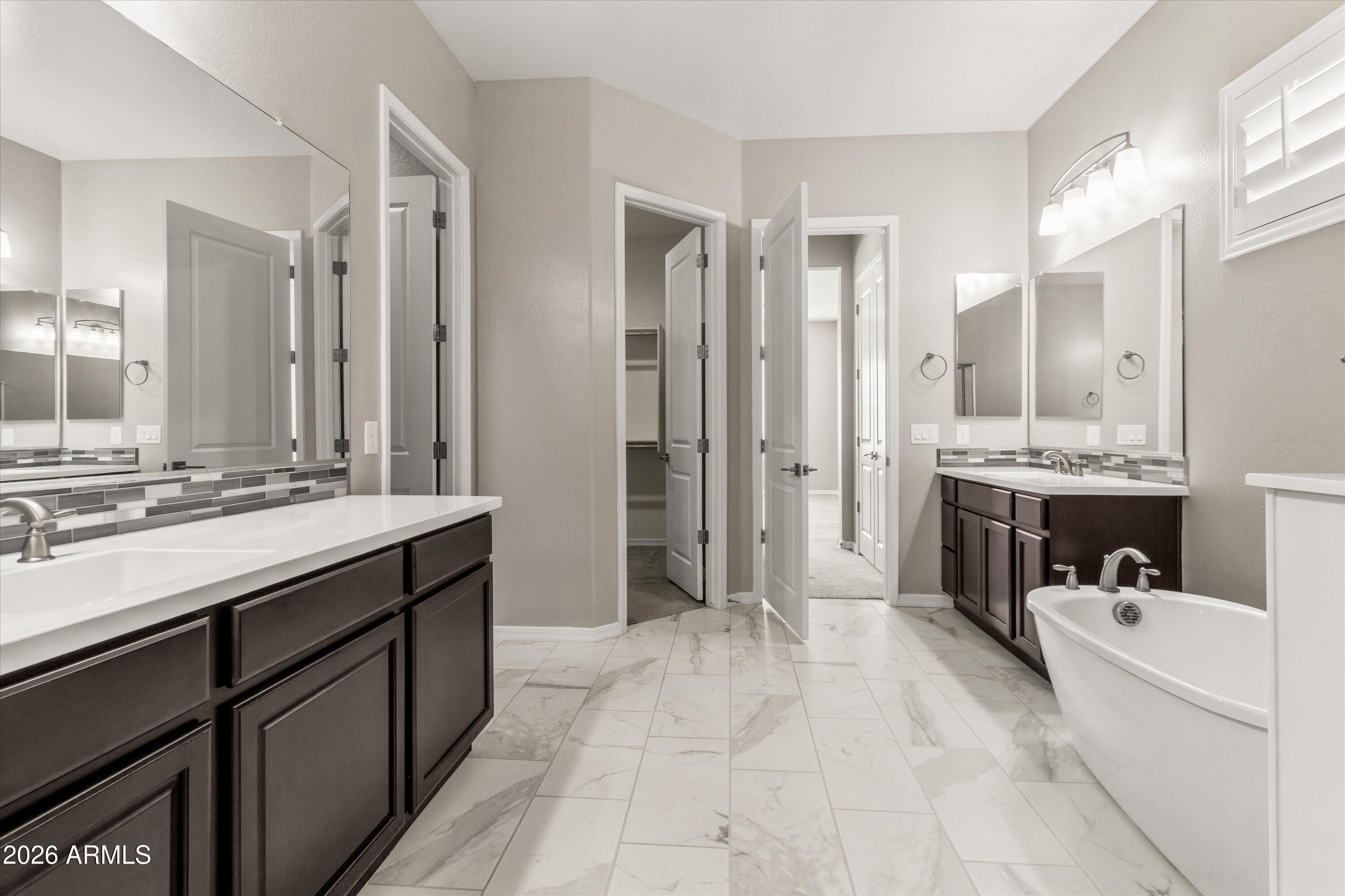 1073 E Holland Park Drive