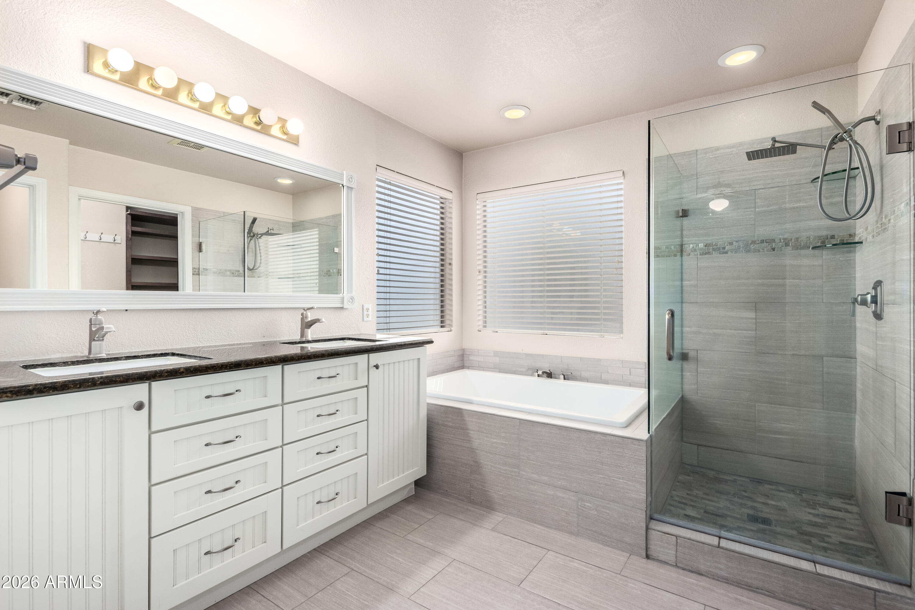 886 W WINDHAVEN Avenue