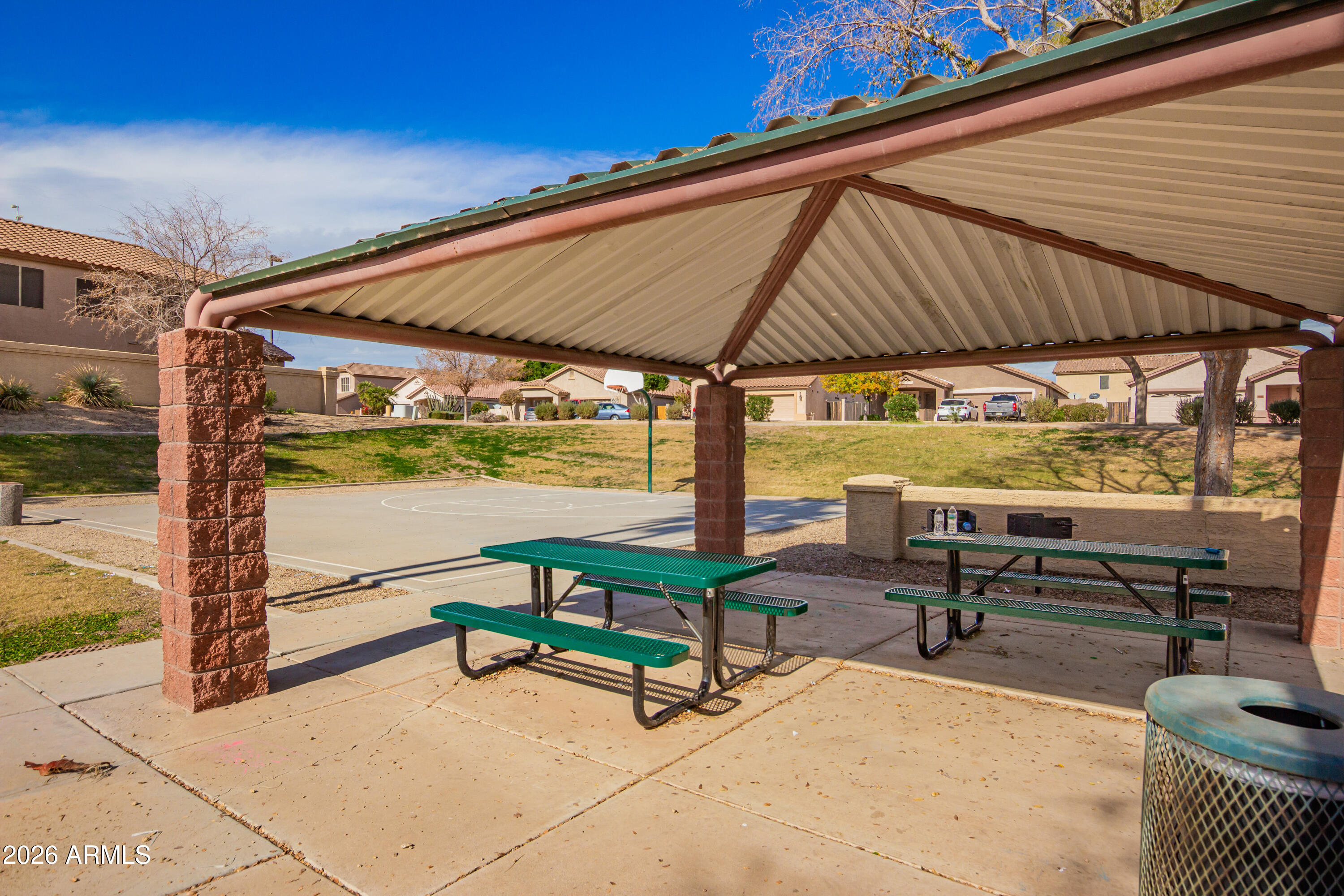 886 W WINDHAVEN Avenue