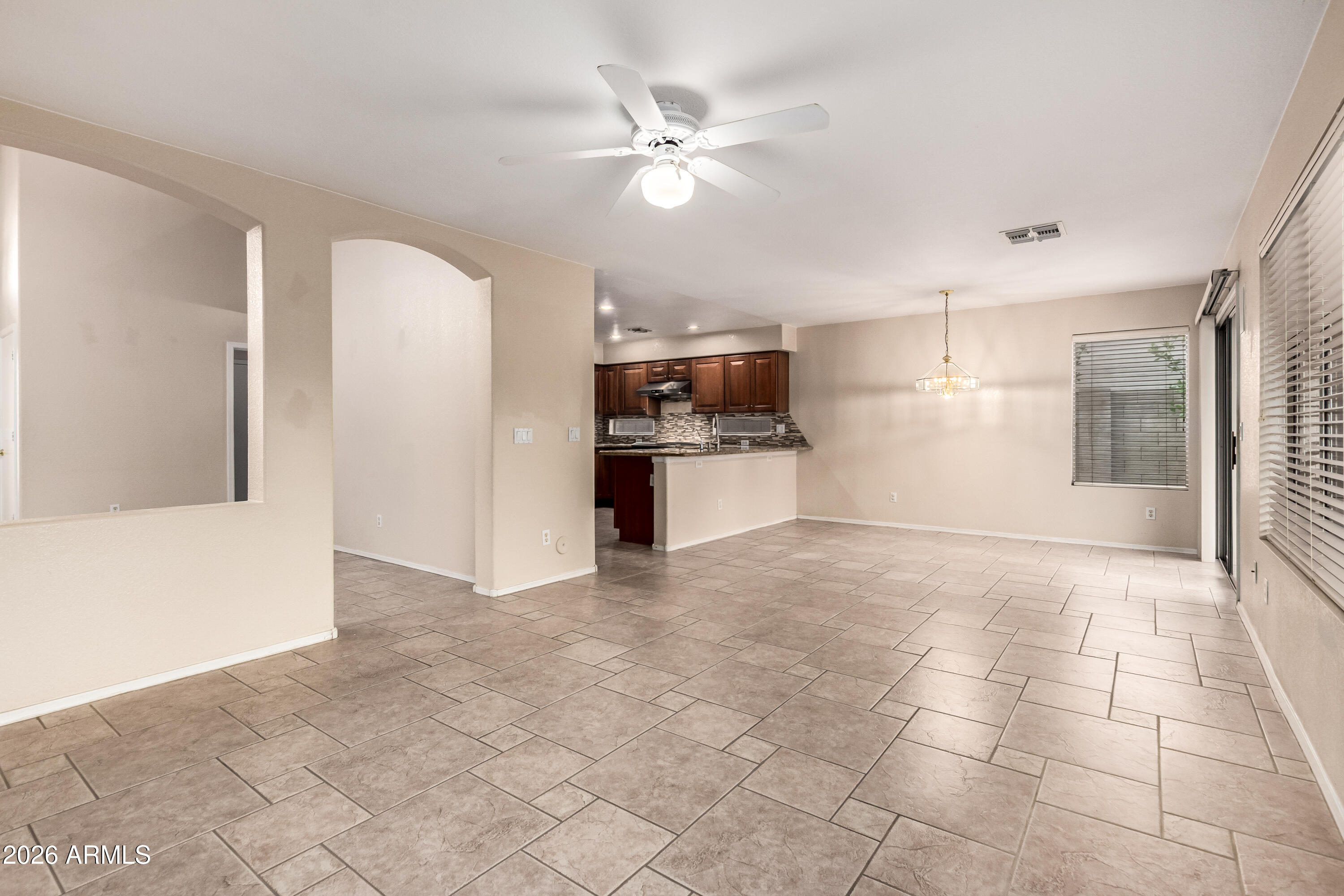 886 W WINDHAVEN Avenue