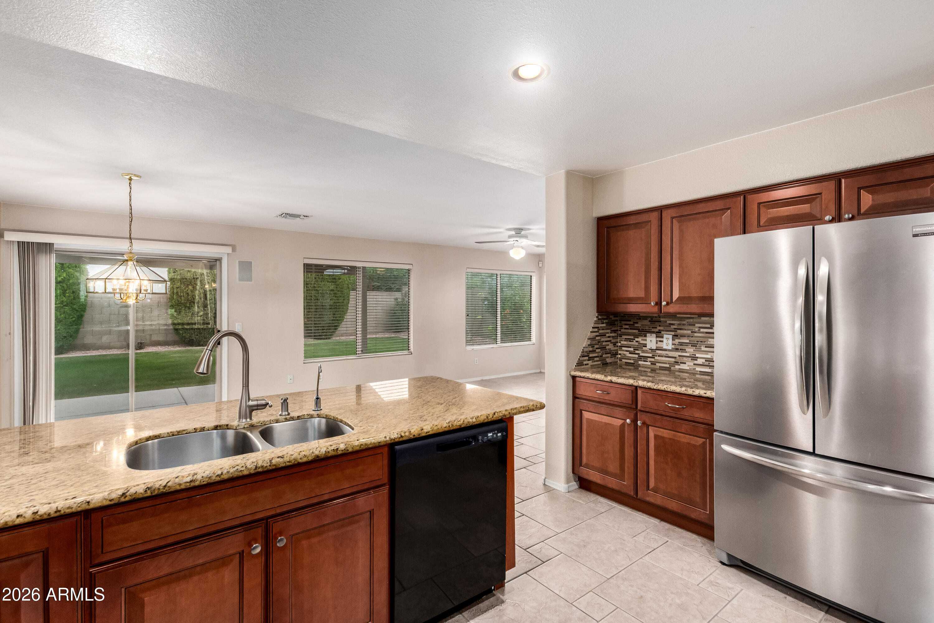 886 W WINDHAVEN Avenue