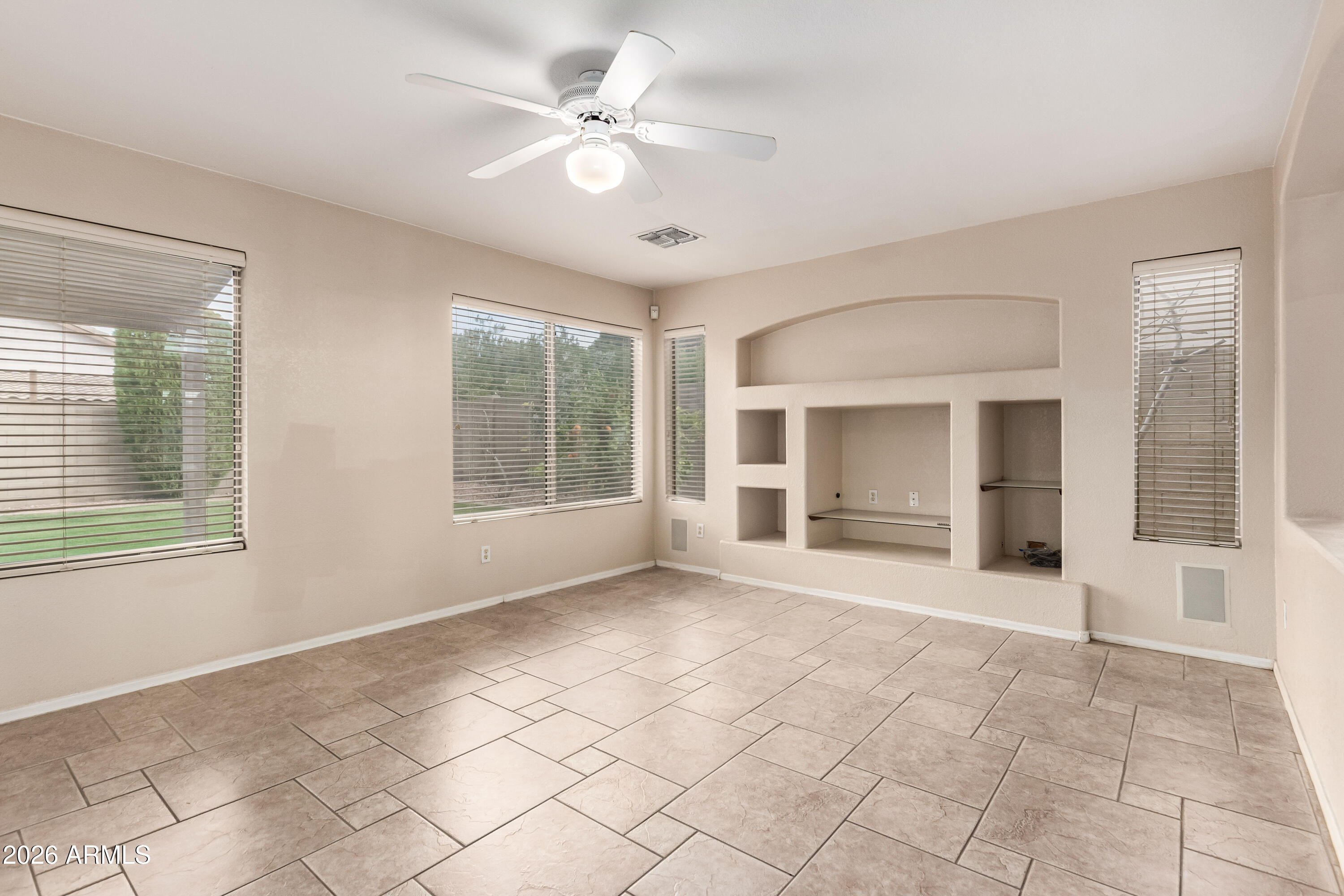 886 W WINDHAVEN Avenue