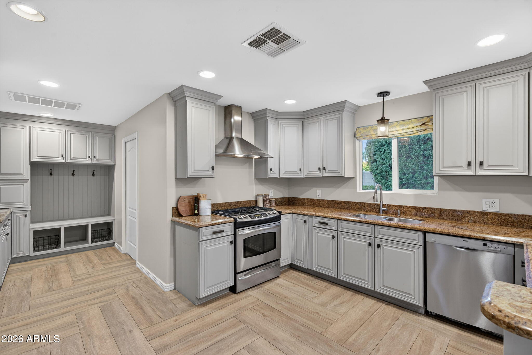 3335 E MARIPOSA Street