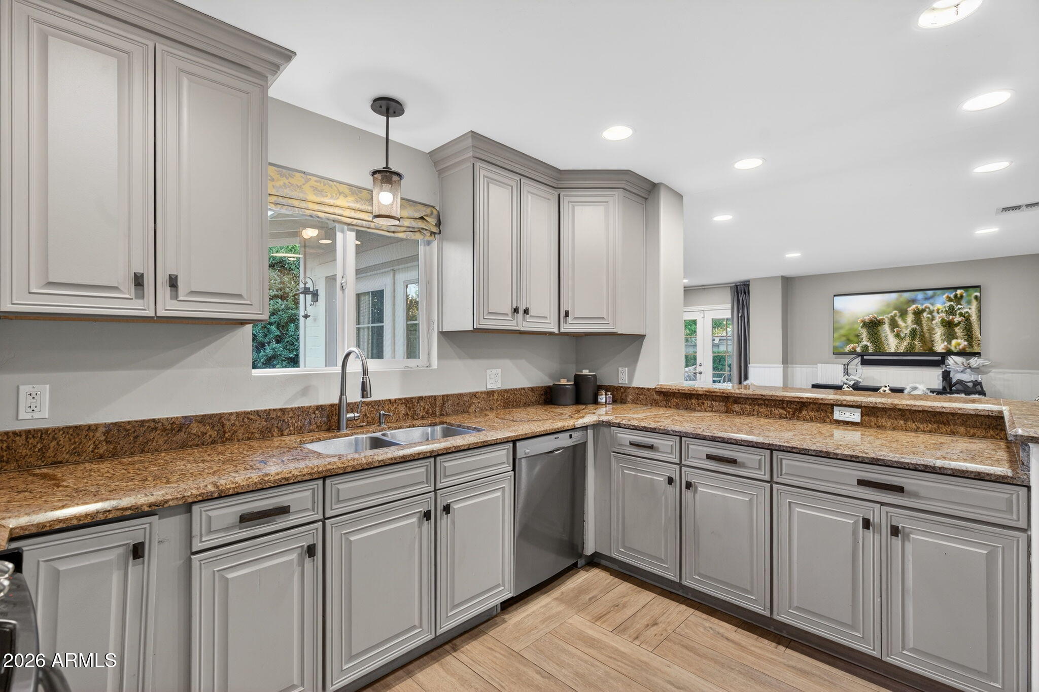 3335 E MARIPOSA Street