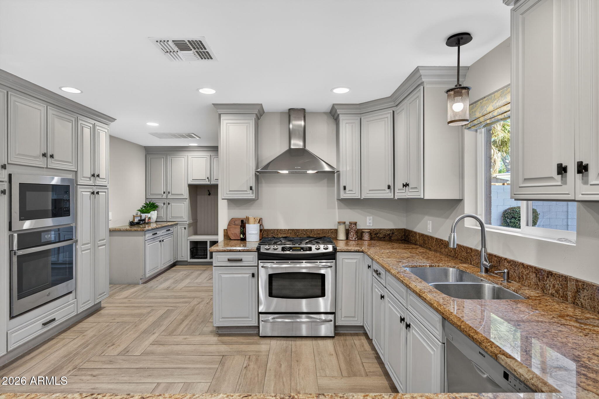 3335 E MARIPOSA Street