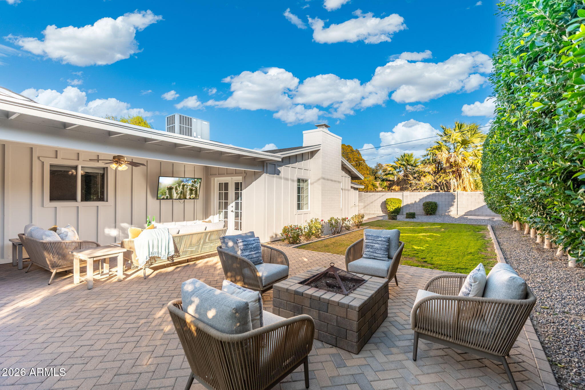 3335 E MARIPOSA Street