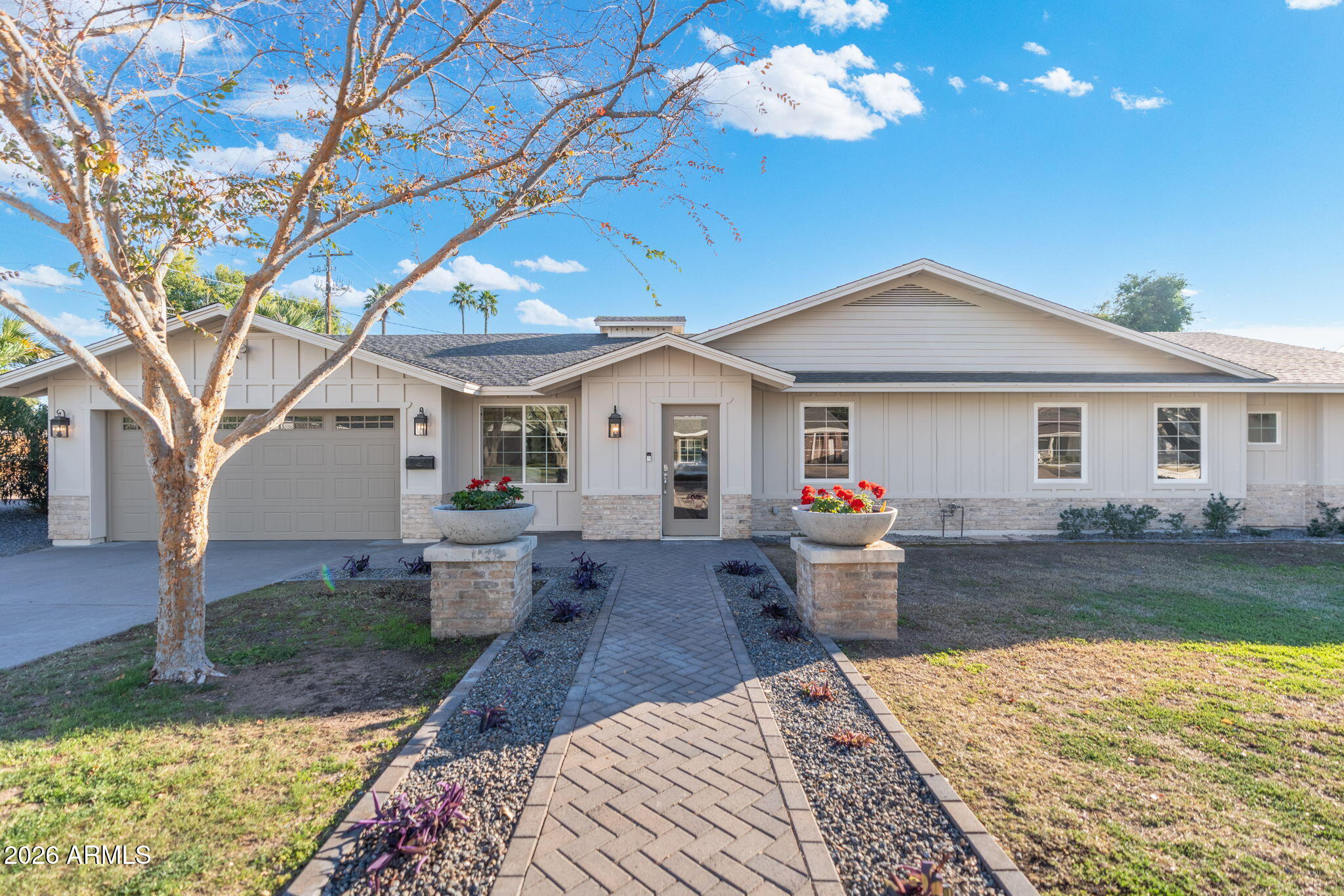 3335 E MARIPOSA Street