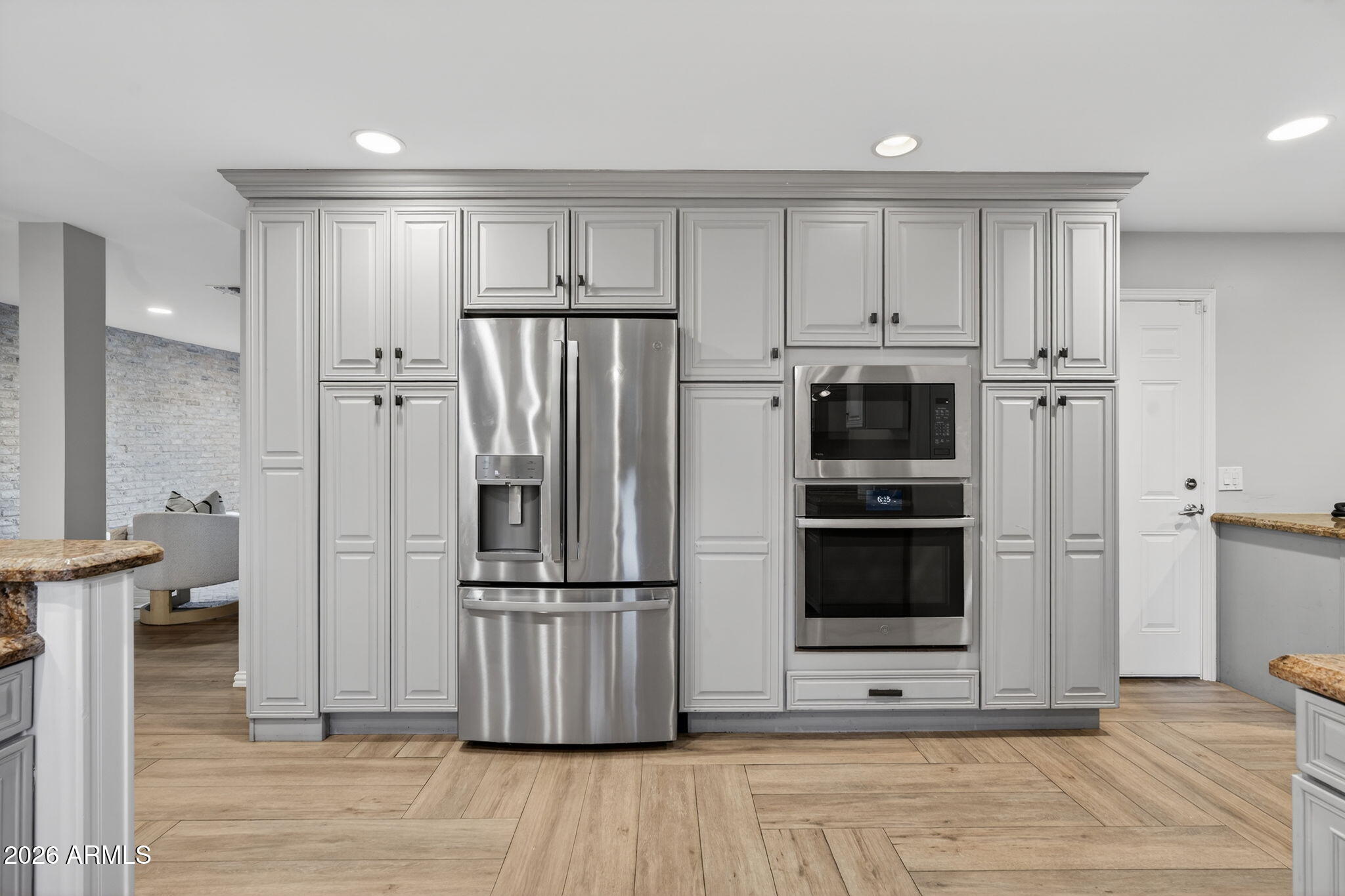 3335 E MARIPOSA Street