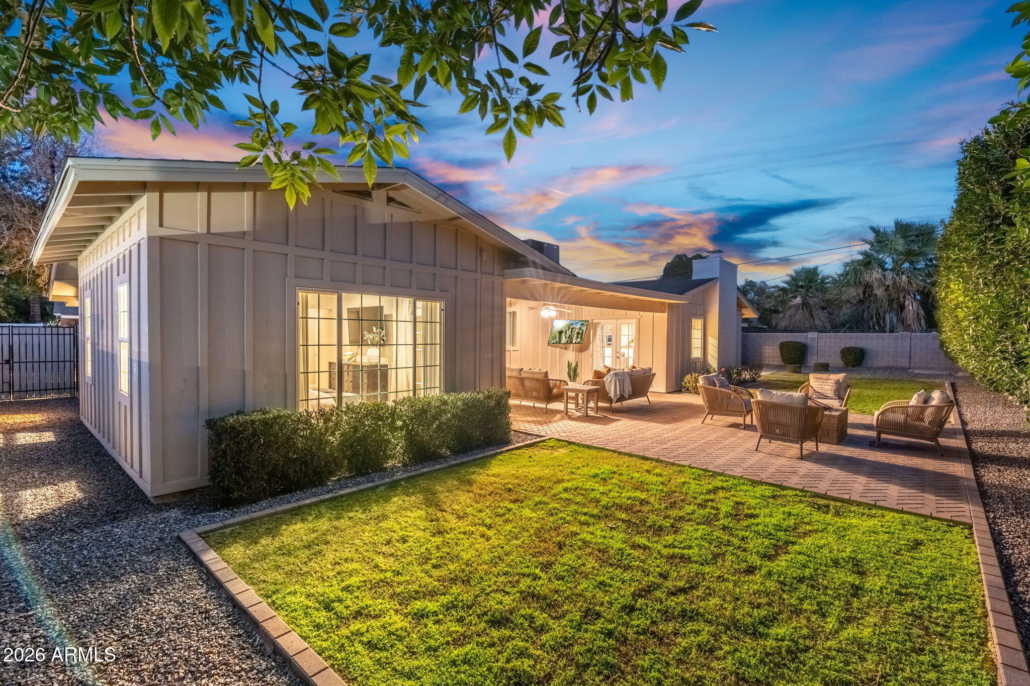 3335 E MARIPOSA Street