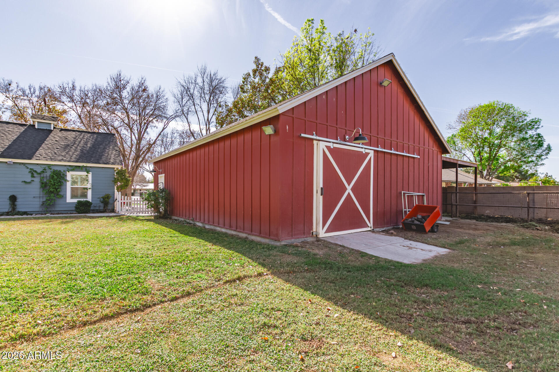 2912 E HOUSTON Avenue