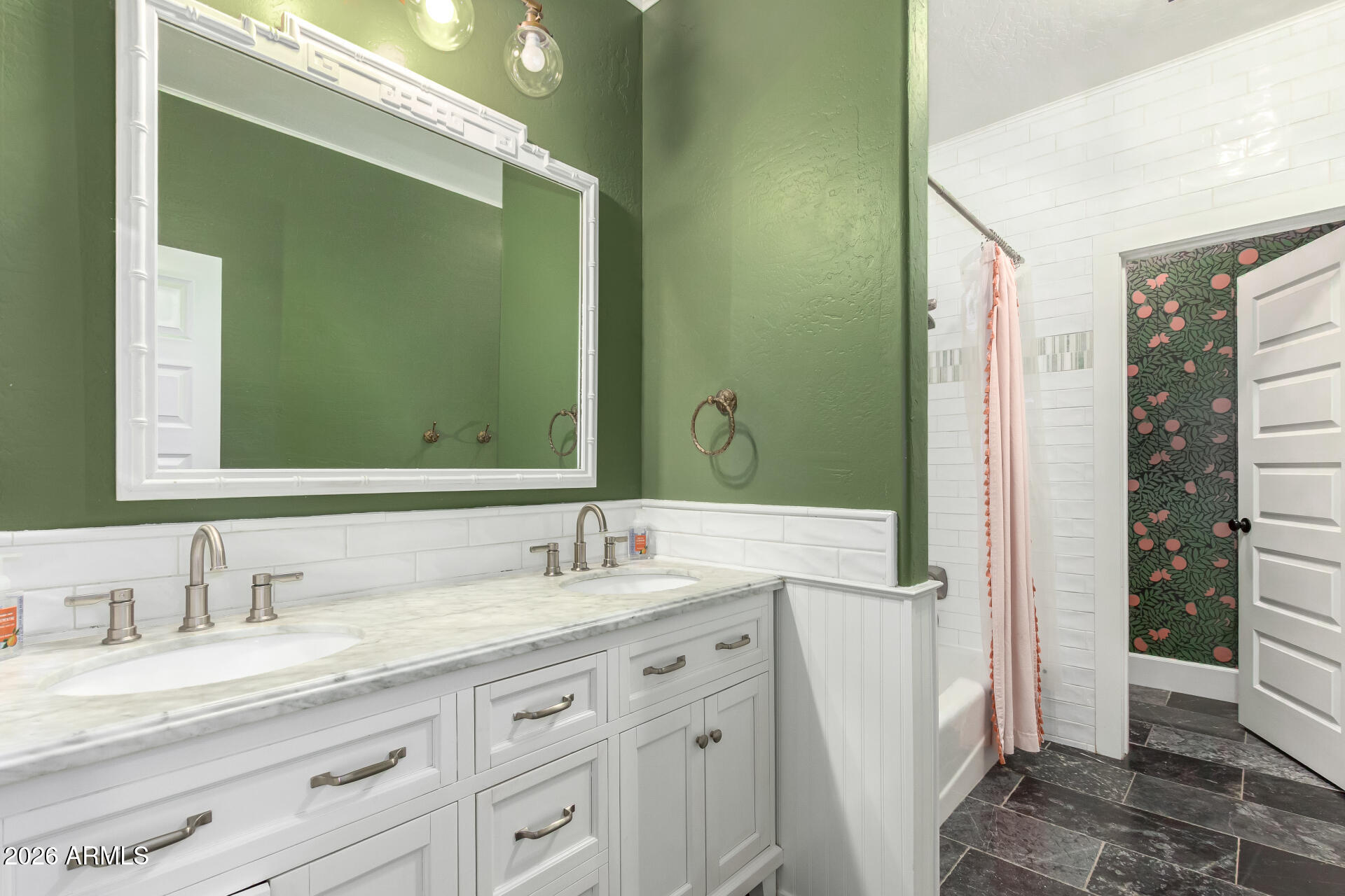 2912 E HOUSTON Avenue