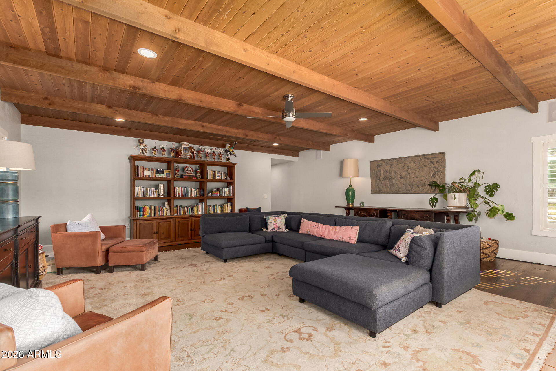 2912 E HOUSTON Avenue