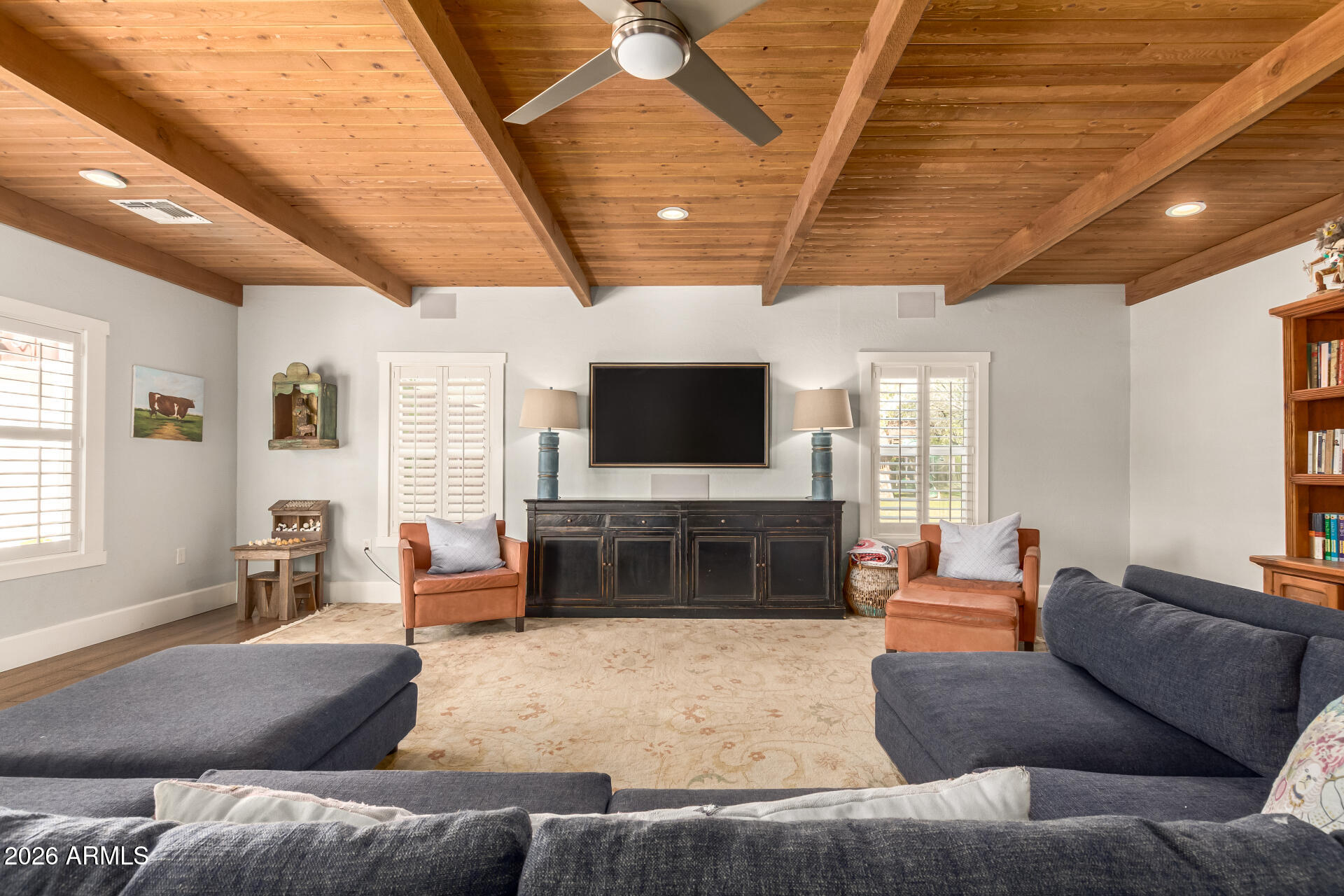 2912 E HOUSTON Avenue