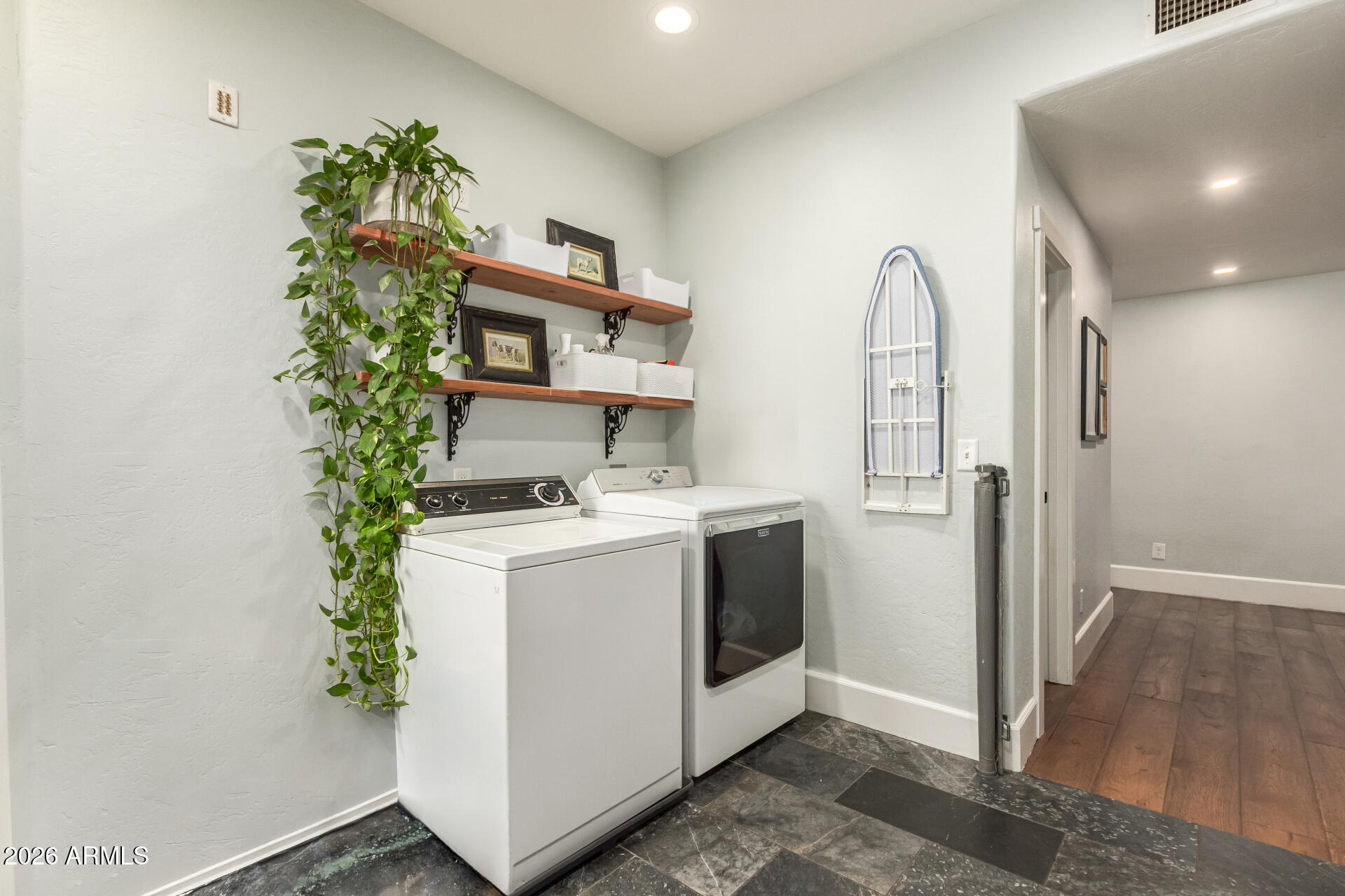 2912 E HOUSTON Avenue