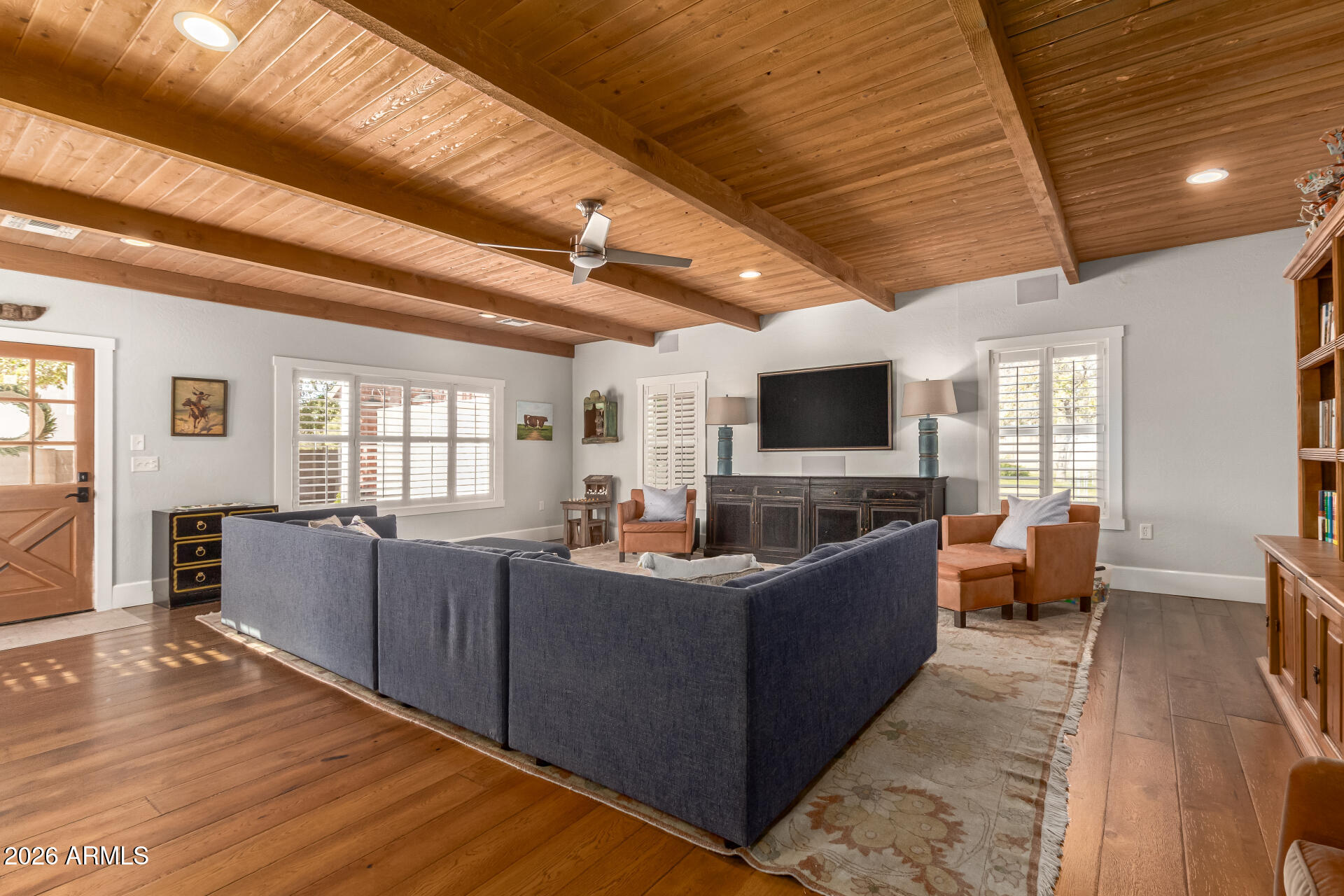 2912 E HOUSTON Avenue