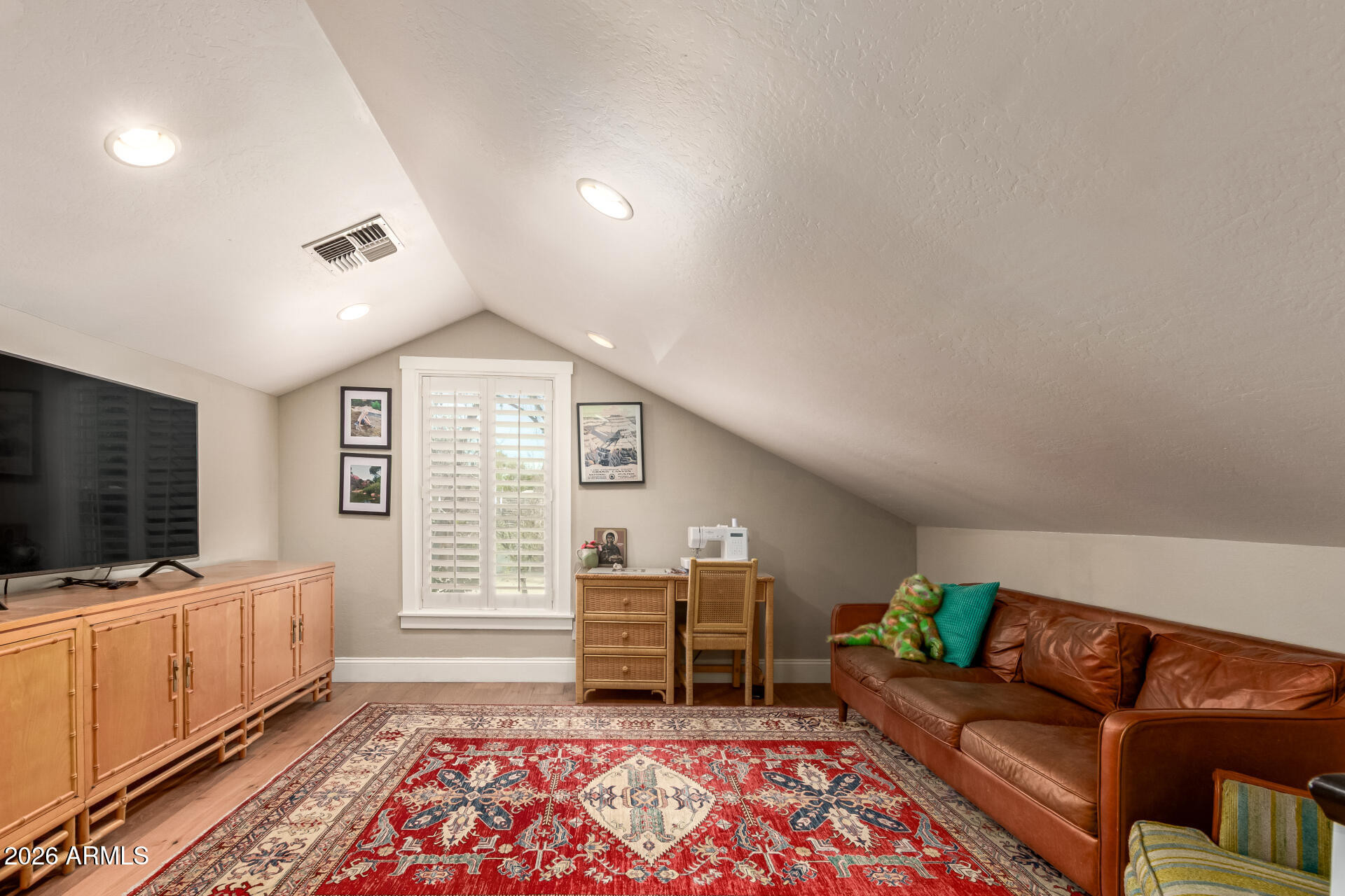 2912 E HOUSTON Avenue