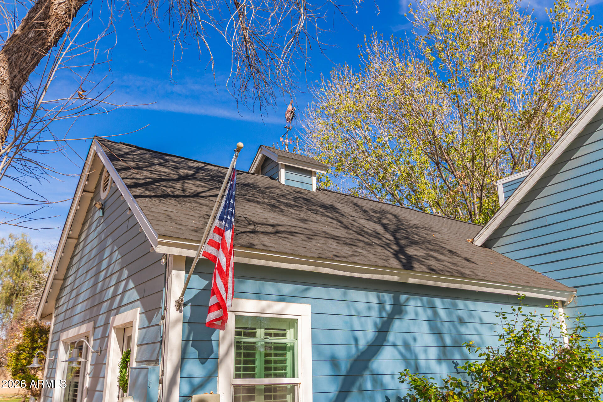 2912 E HOUSTON Avenue