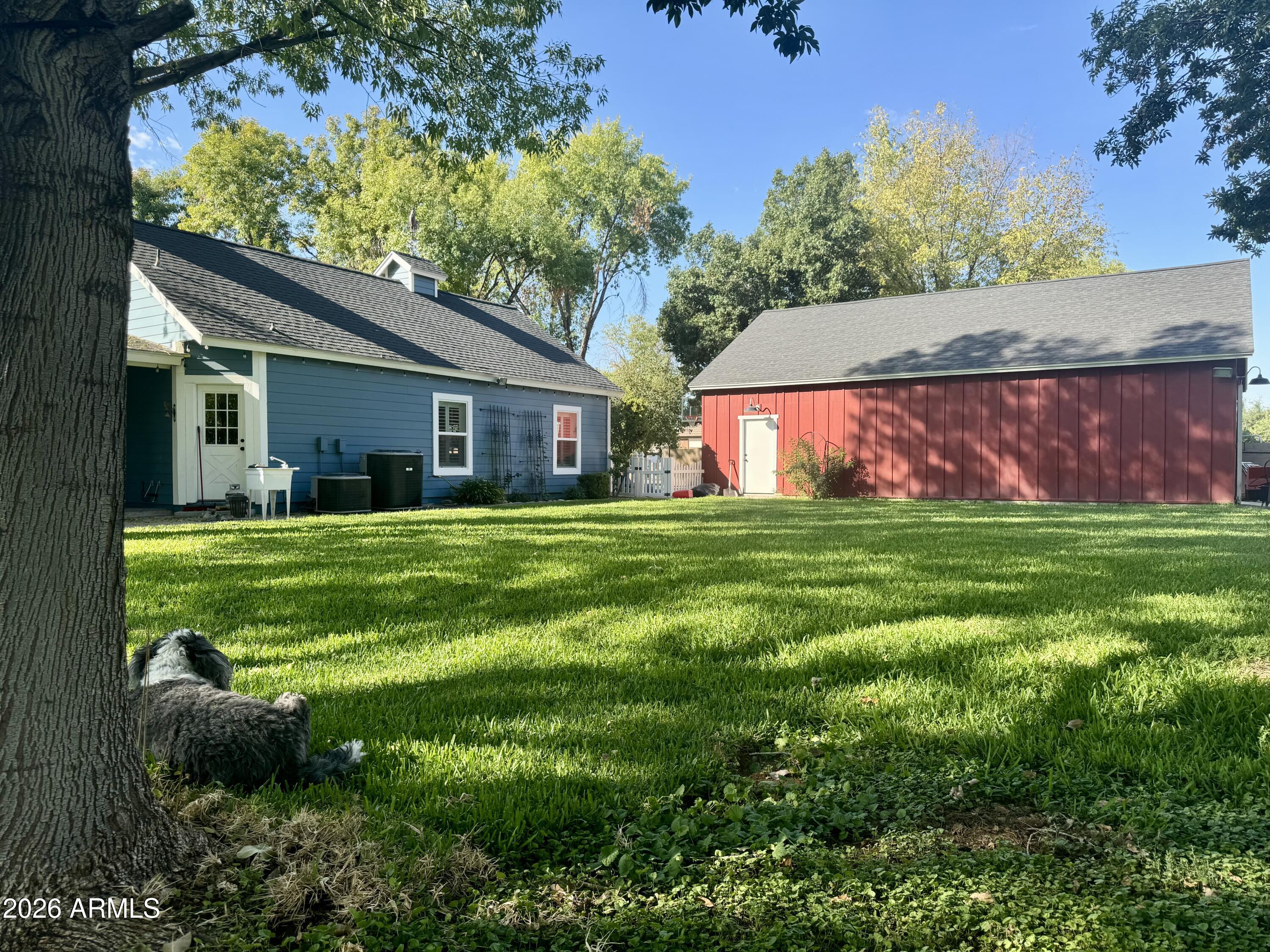 2912 E HOUSTON Avenue