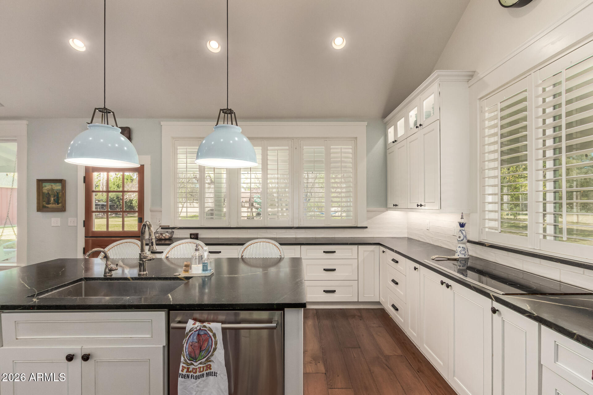 2912 E HOUSTON Avenue