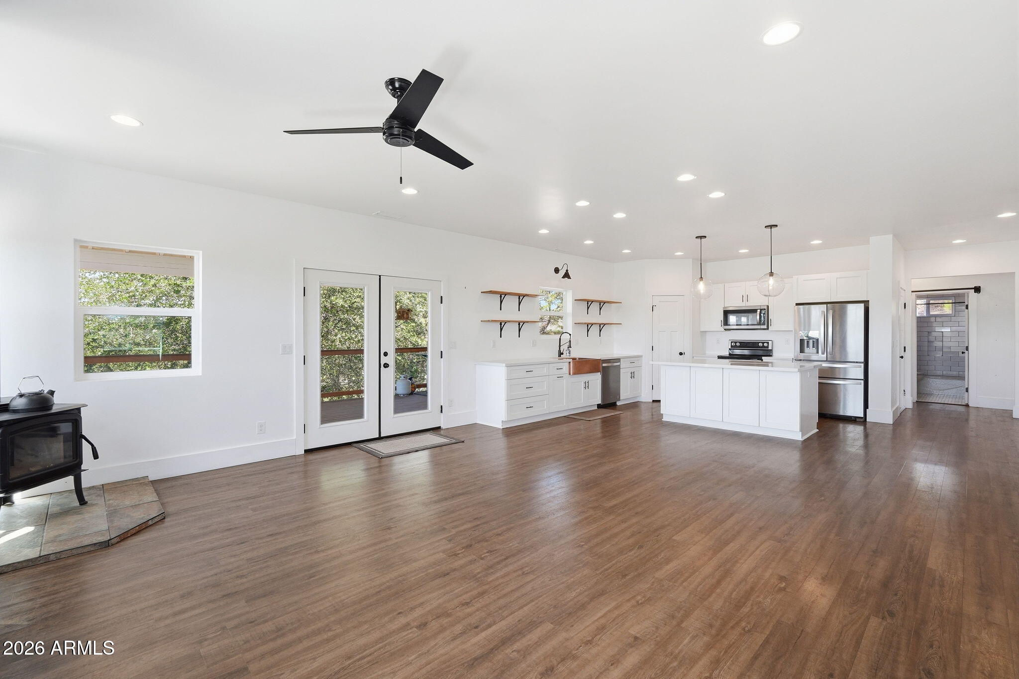102 N Lookout Point