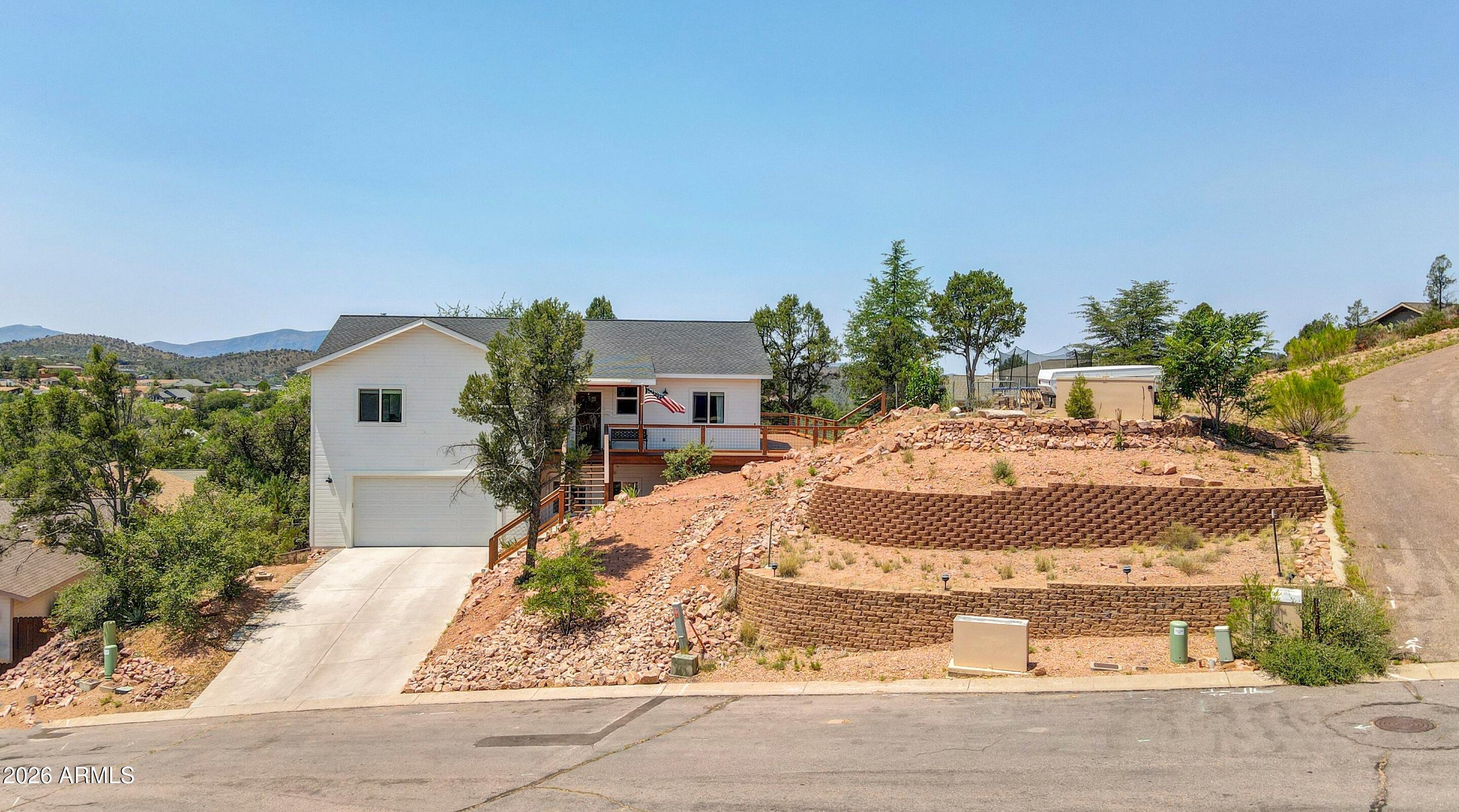 102 N Lookout Point