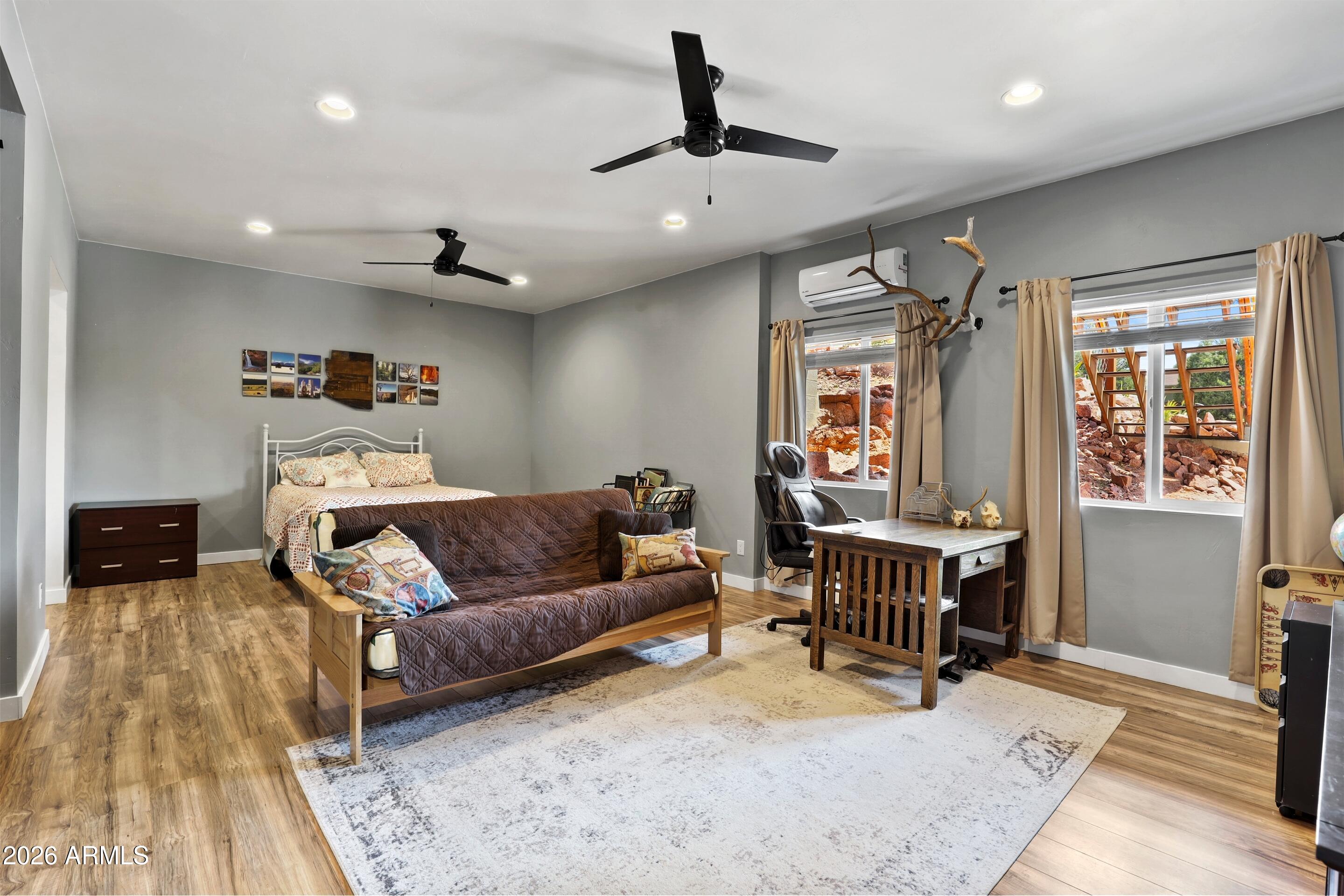 102 N Lookout Point
