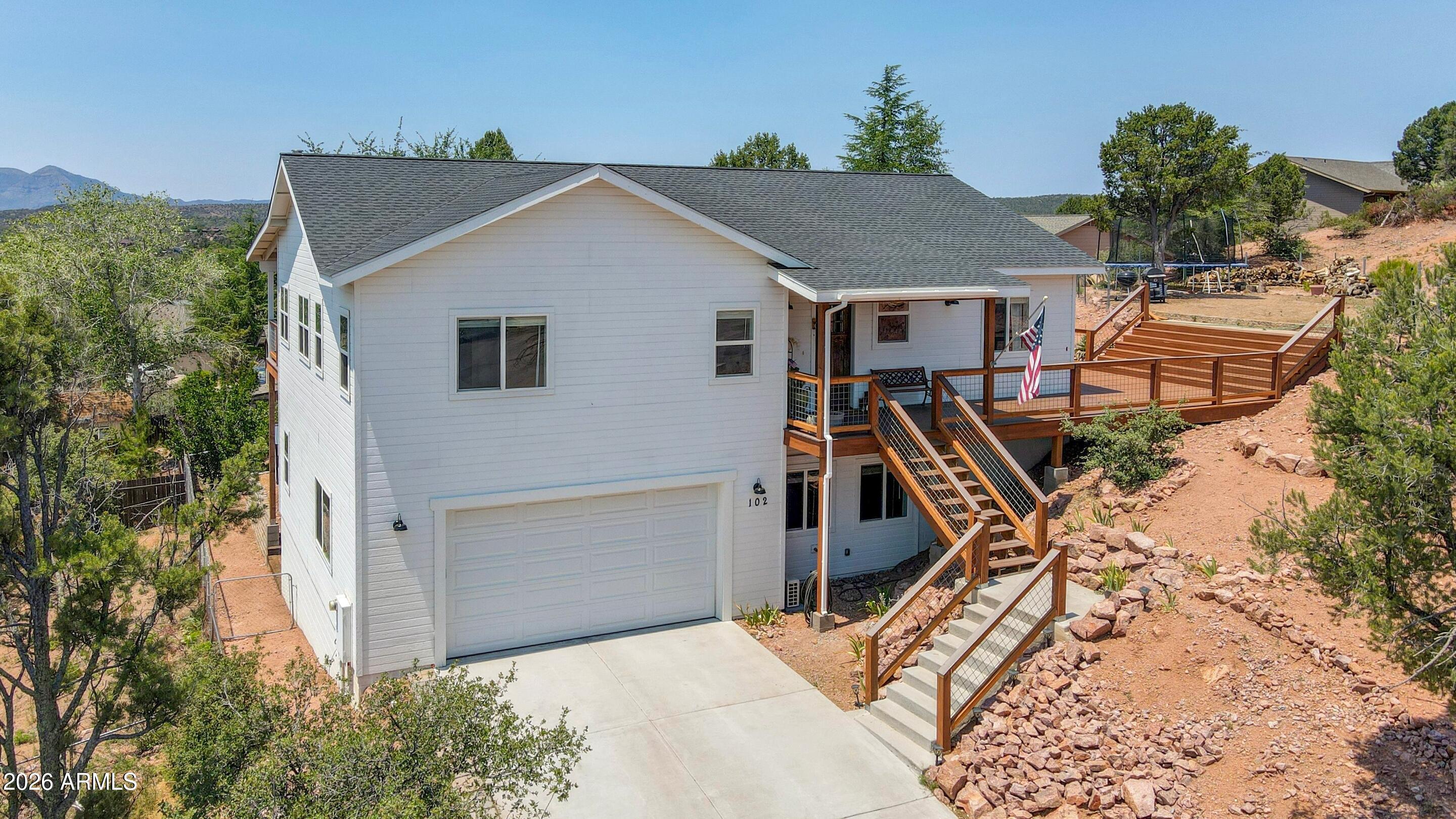102 N Lookout Point