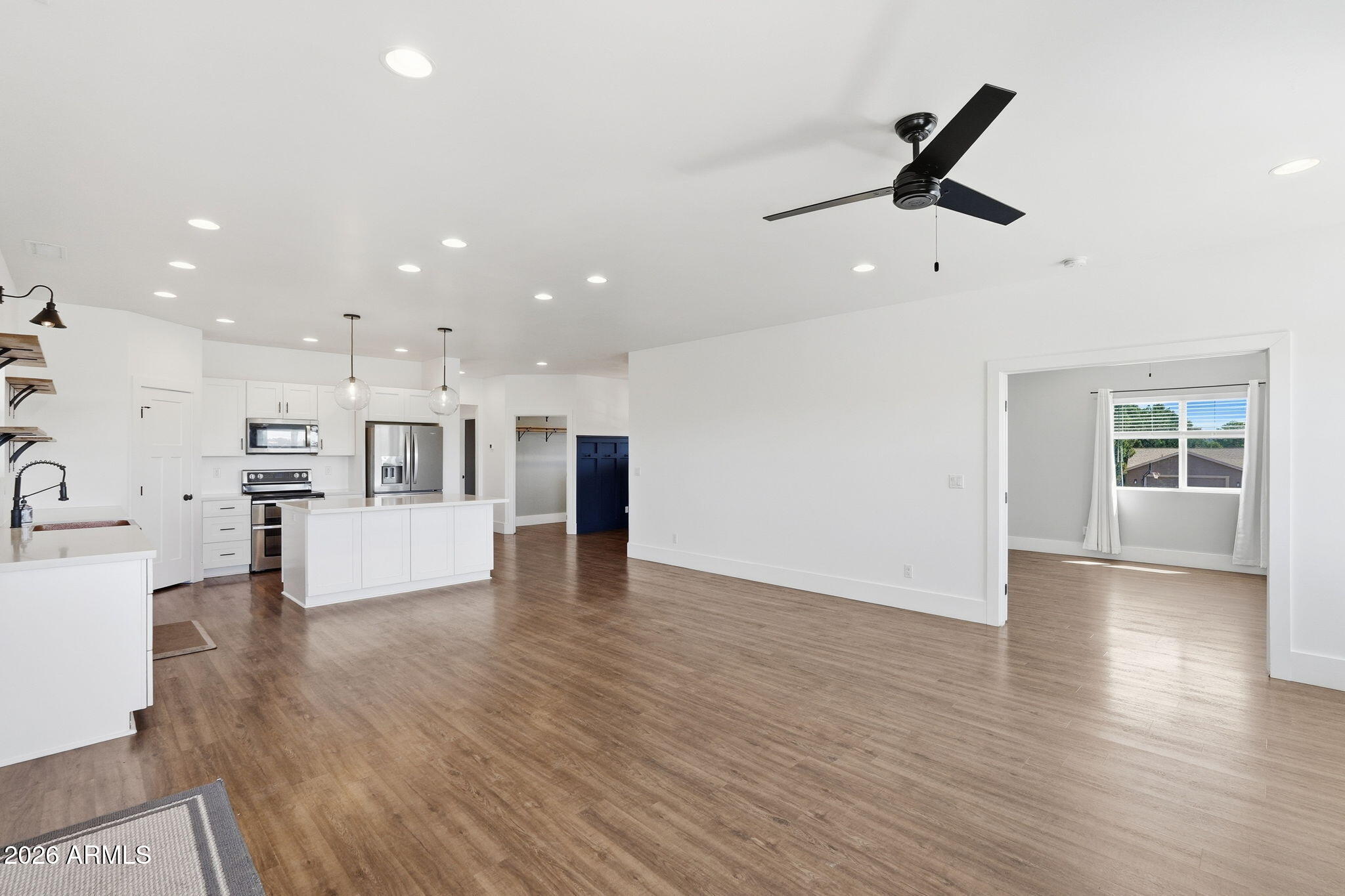 102 N Lookout Point