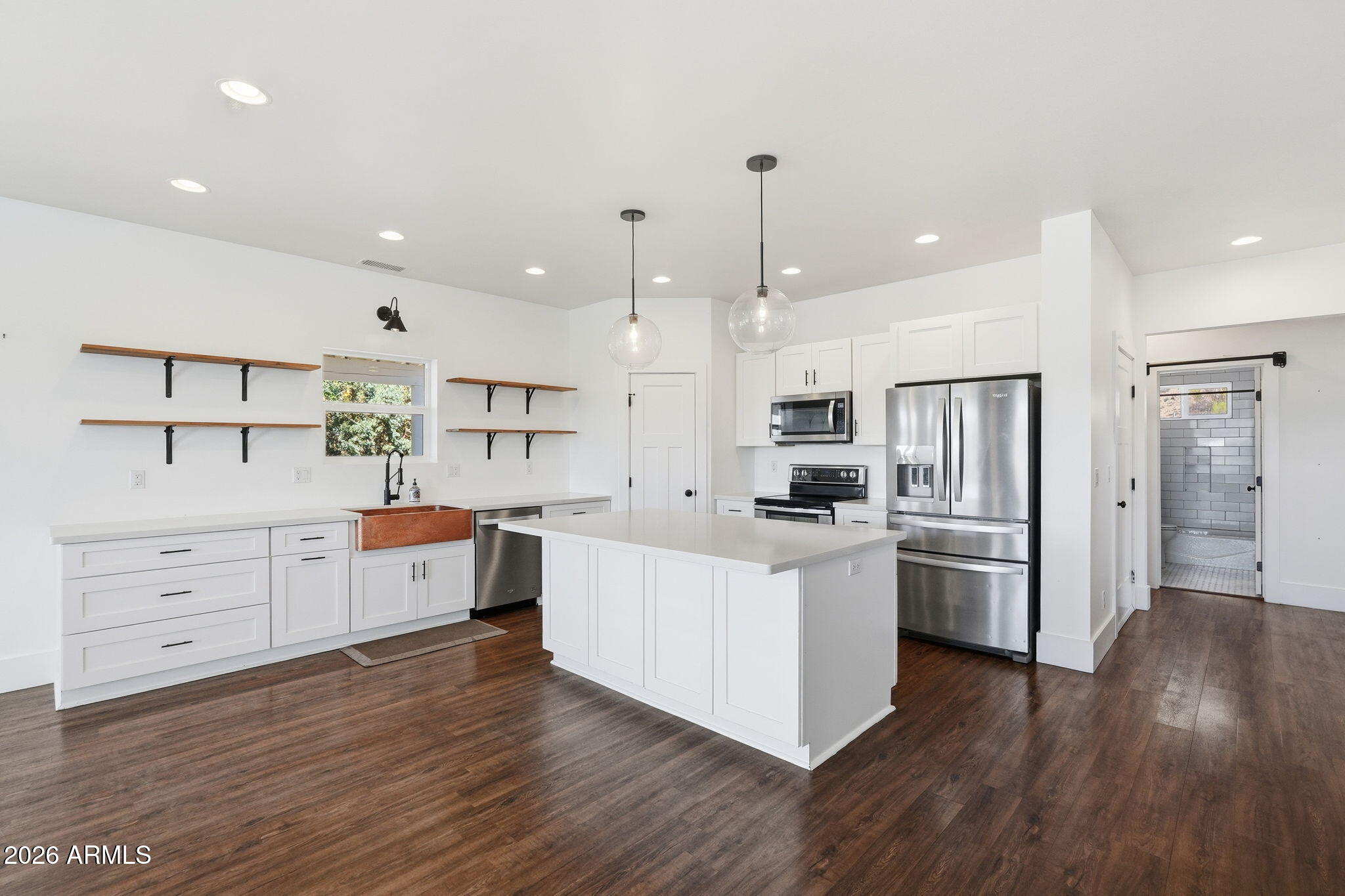 102 N Lookout Point
